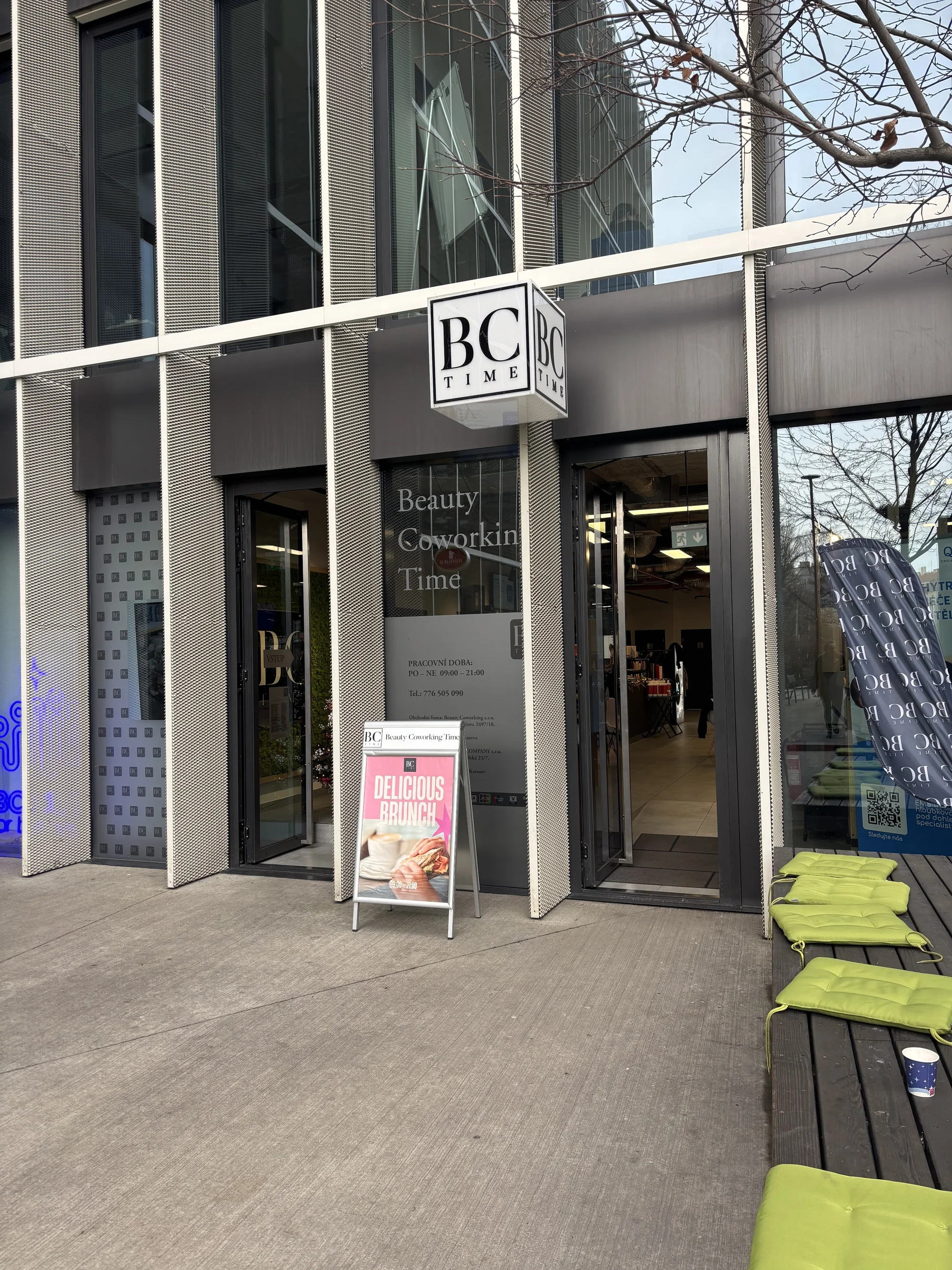 Pro zářivou pleť i dokonalé rysy: mikrojehličkování, BB Glow a permanentní make-up