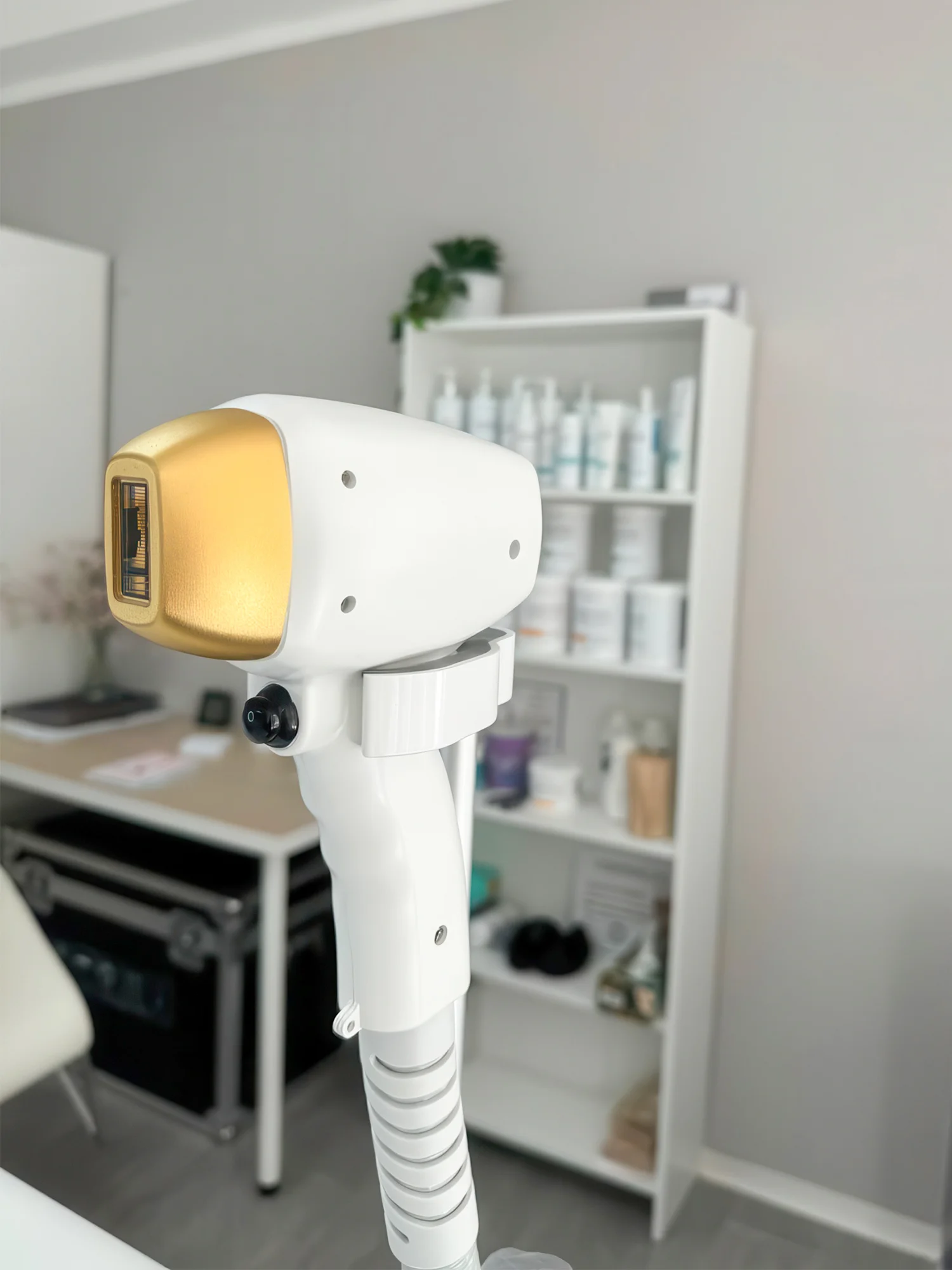 Efektivní epilace diodovým laserem: horní ret, podpaží, ruce či nohy