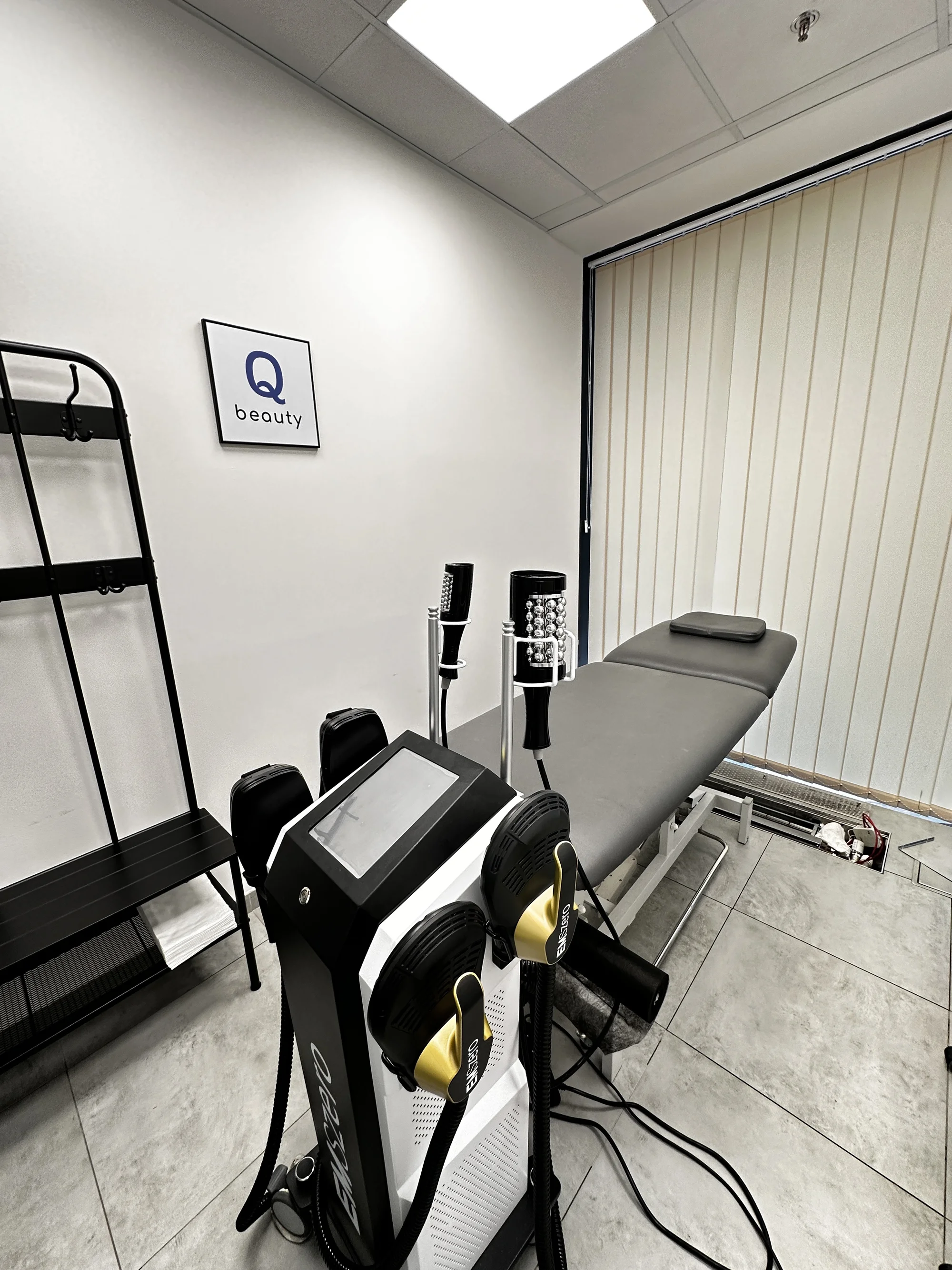 Efektivní cesta ke zpevněné postavě: roll masáž a stimulace svalů pomocí EMS