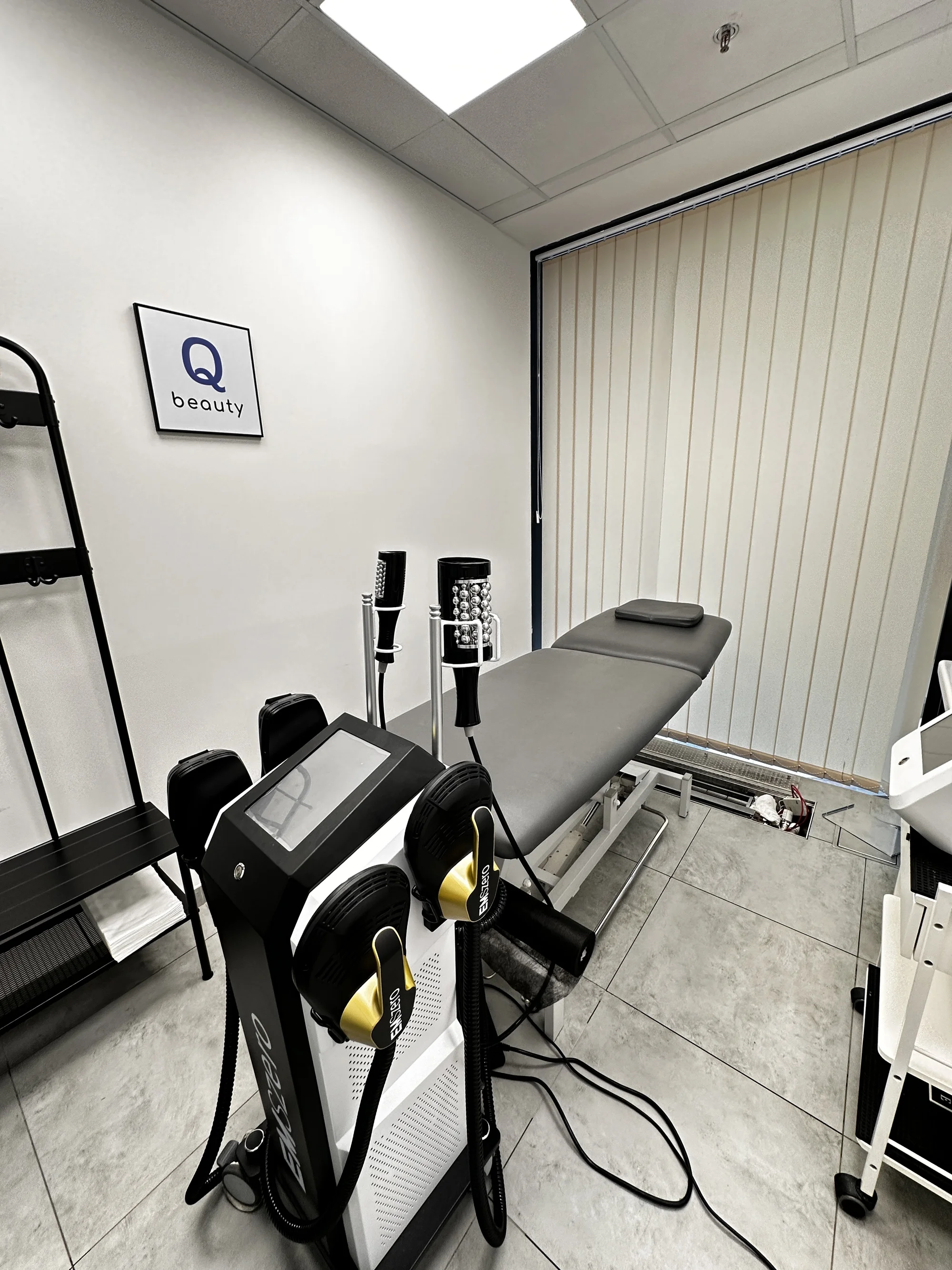 Efektivní cesta ke zpevněné postavě: roll masáž a stimulace svalů pomocí EMS