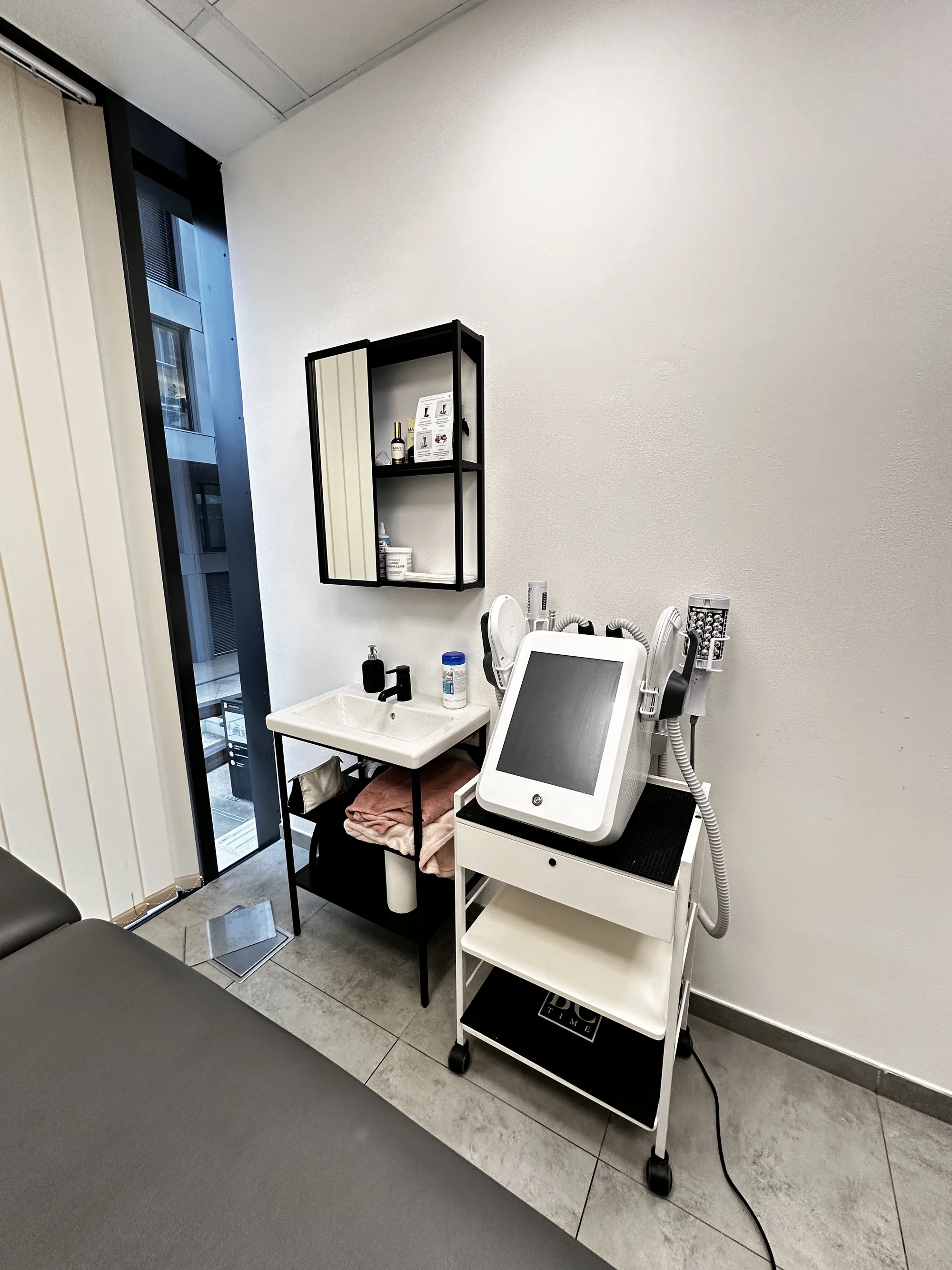 Efektivní cesta ke zpevněné postavě: roll masáž a stimulace svalů pomocí EMS