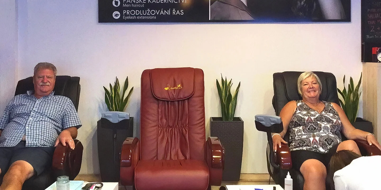 Klasická manikúra a pedikúra s masáží i kompletní balíček v centru Prahy