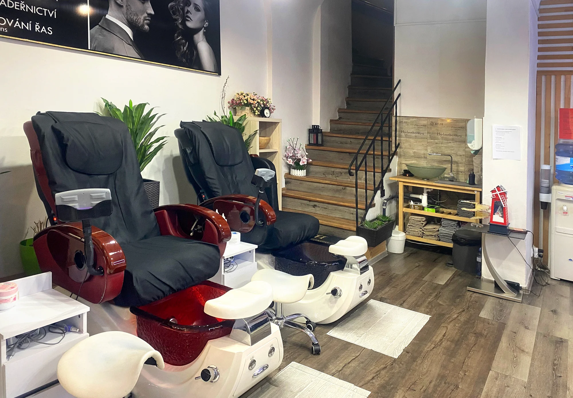 Klasická manikúra a pedikúra s masáží i kompletní balíček v centru Prahy