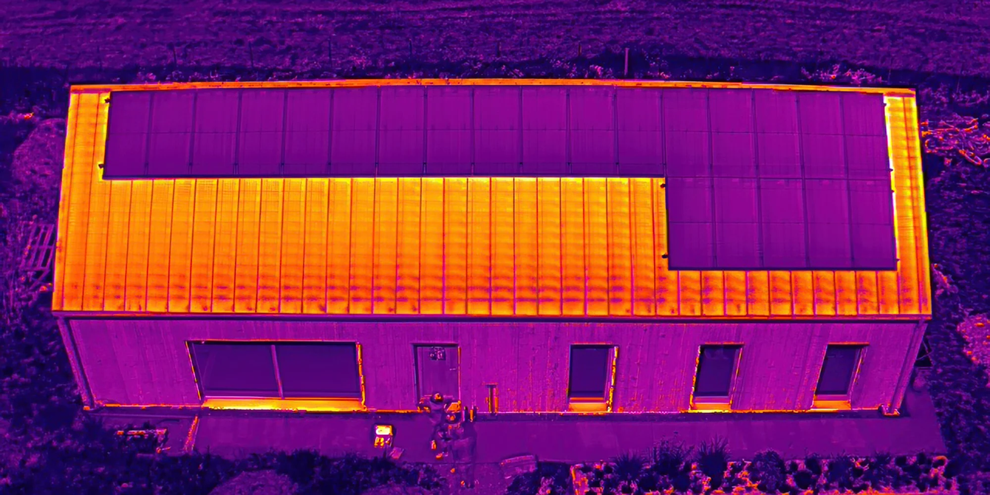 Termografická kontrola budov a fotovoltaiky dronem s termokamerou
