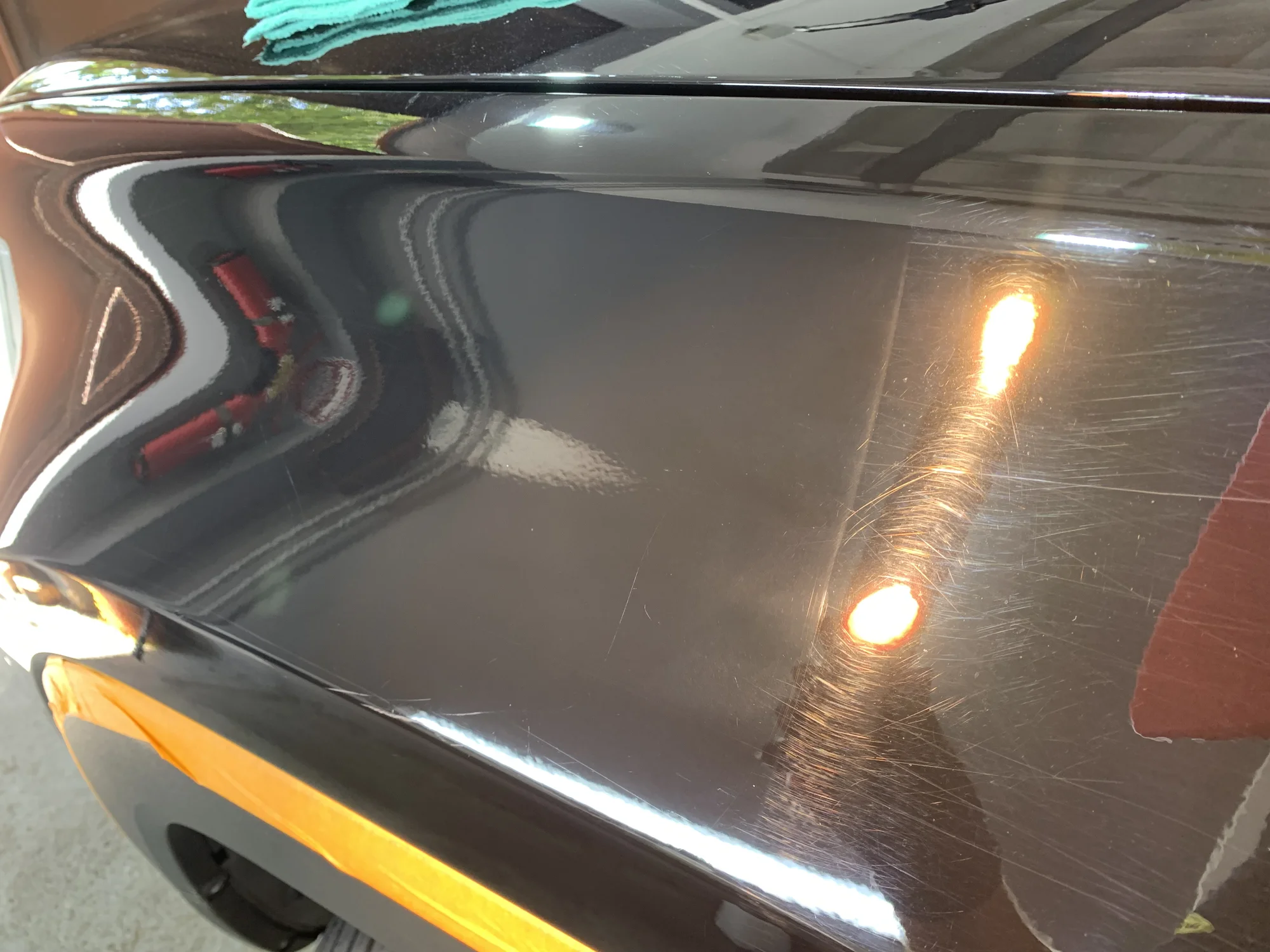 Detailní čištění exteriéru a interiéru auta s roční ochranou: zářivý lesk a špičková péče o každý vůz