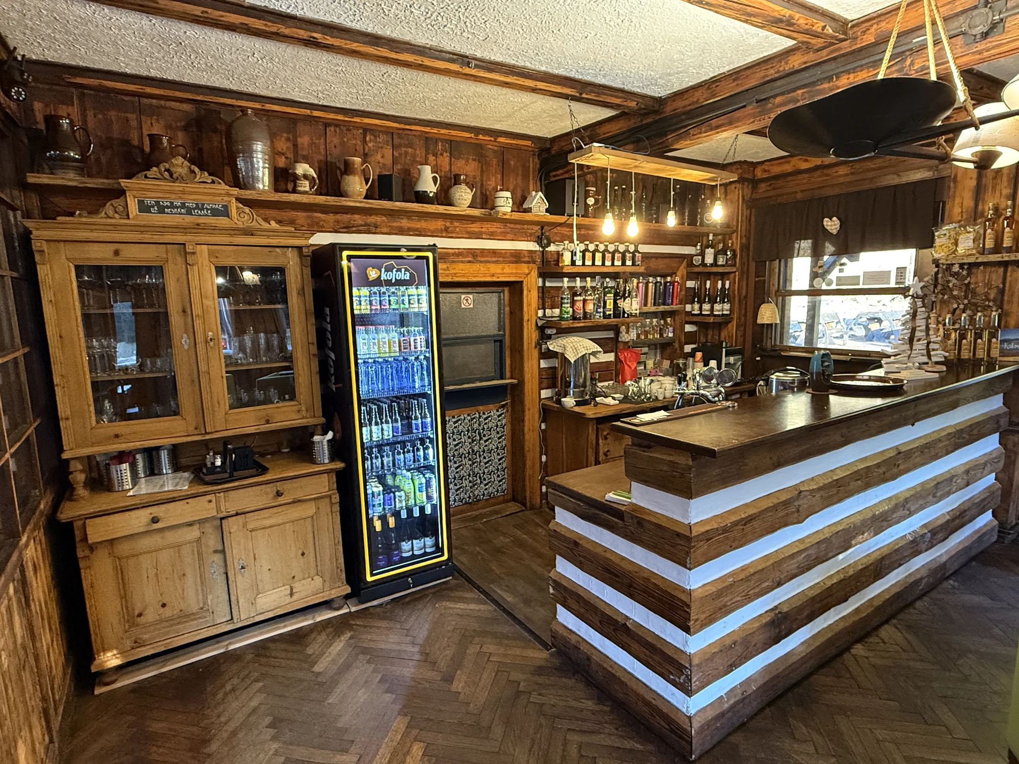 Tradiční horská chata v Peci pod Sněžkou: pobyt se snídaní, trasy pro skialpinisty