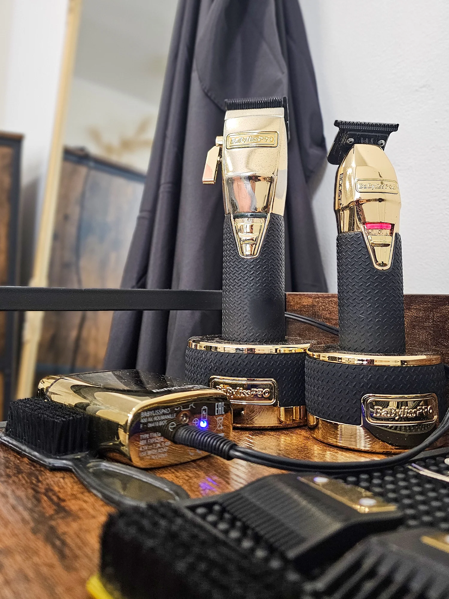 Barber: střih vlasů, úprava vousů s hot towel nebo kompletní péče