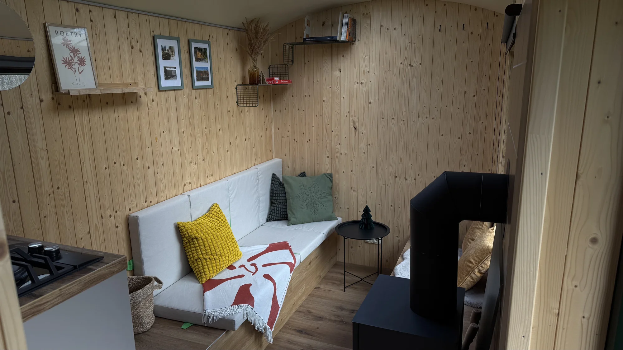 Romantika uprostřed moravské přírody: útulná maringotka s veškerým zázemím