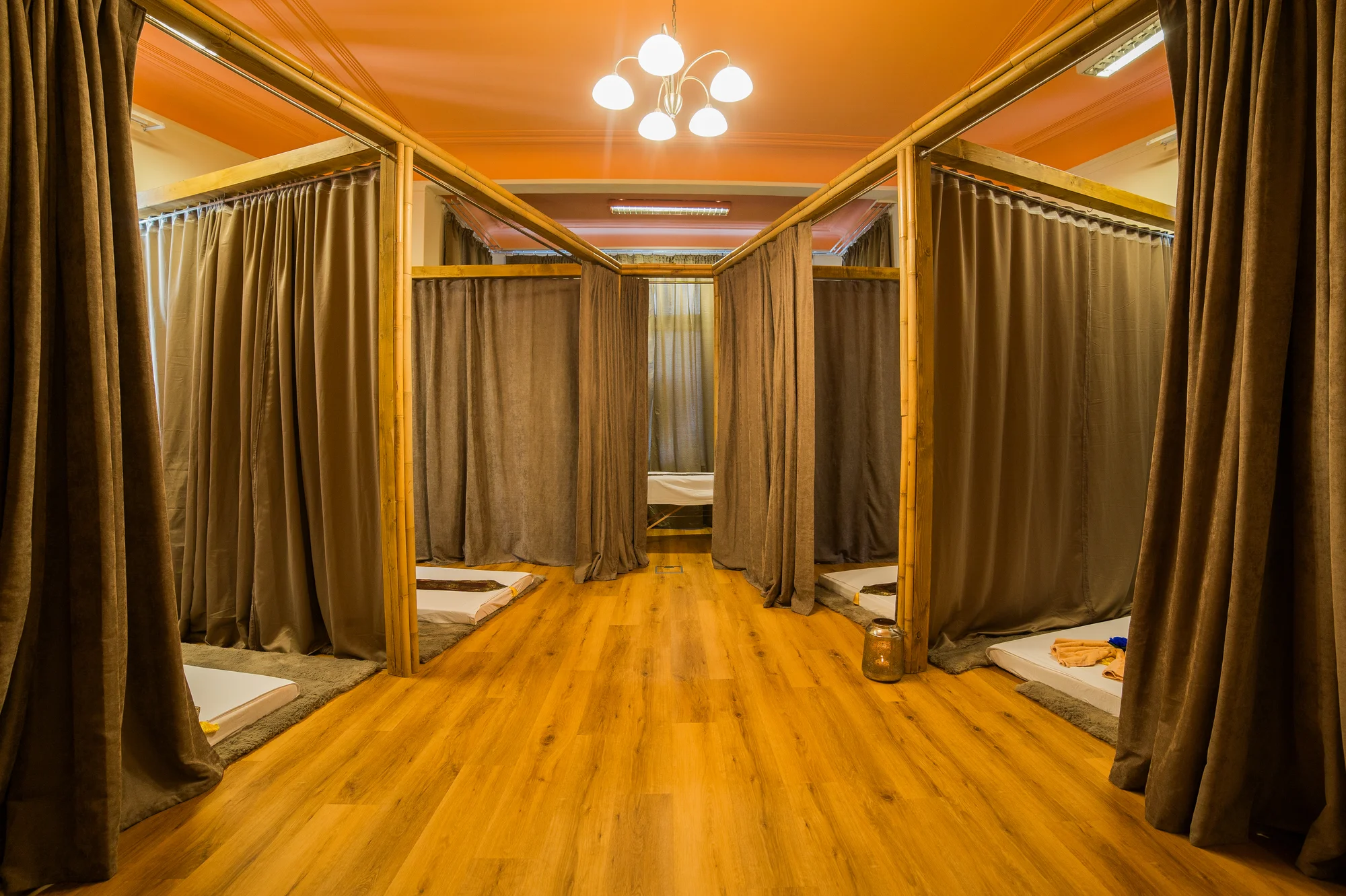 Zasloužený relax: masáž ramen, šíje, hlavy a obličeje i bylinná či reflexní, 30–60 minut