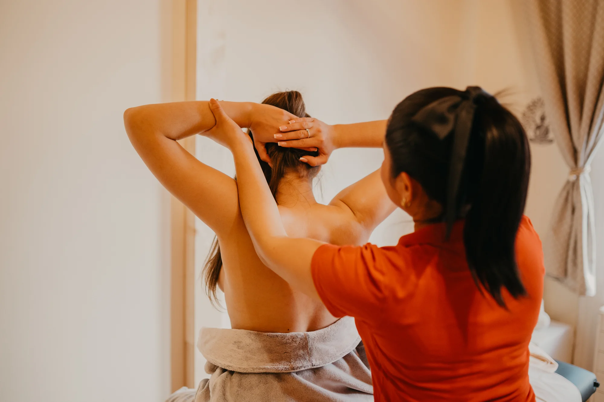 Zasloužený relax: masáž ramen, šíje, hlavy a obličeje i bylinná či reflexní, 30–60 minut