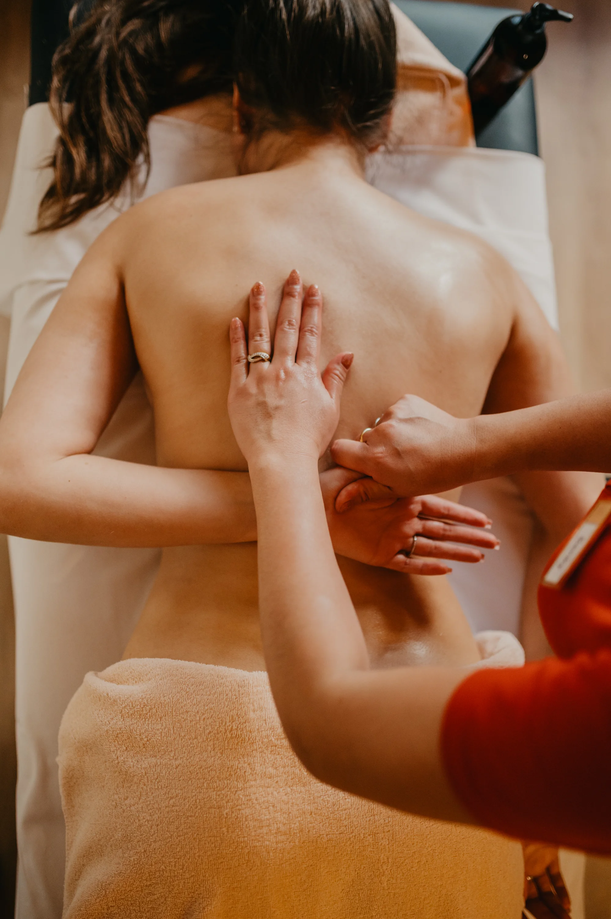 Zasloužený relax: masáž ramen, šíje, hlavy a obličeje i bylinná či reflexní, 30–60 minut