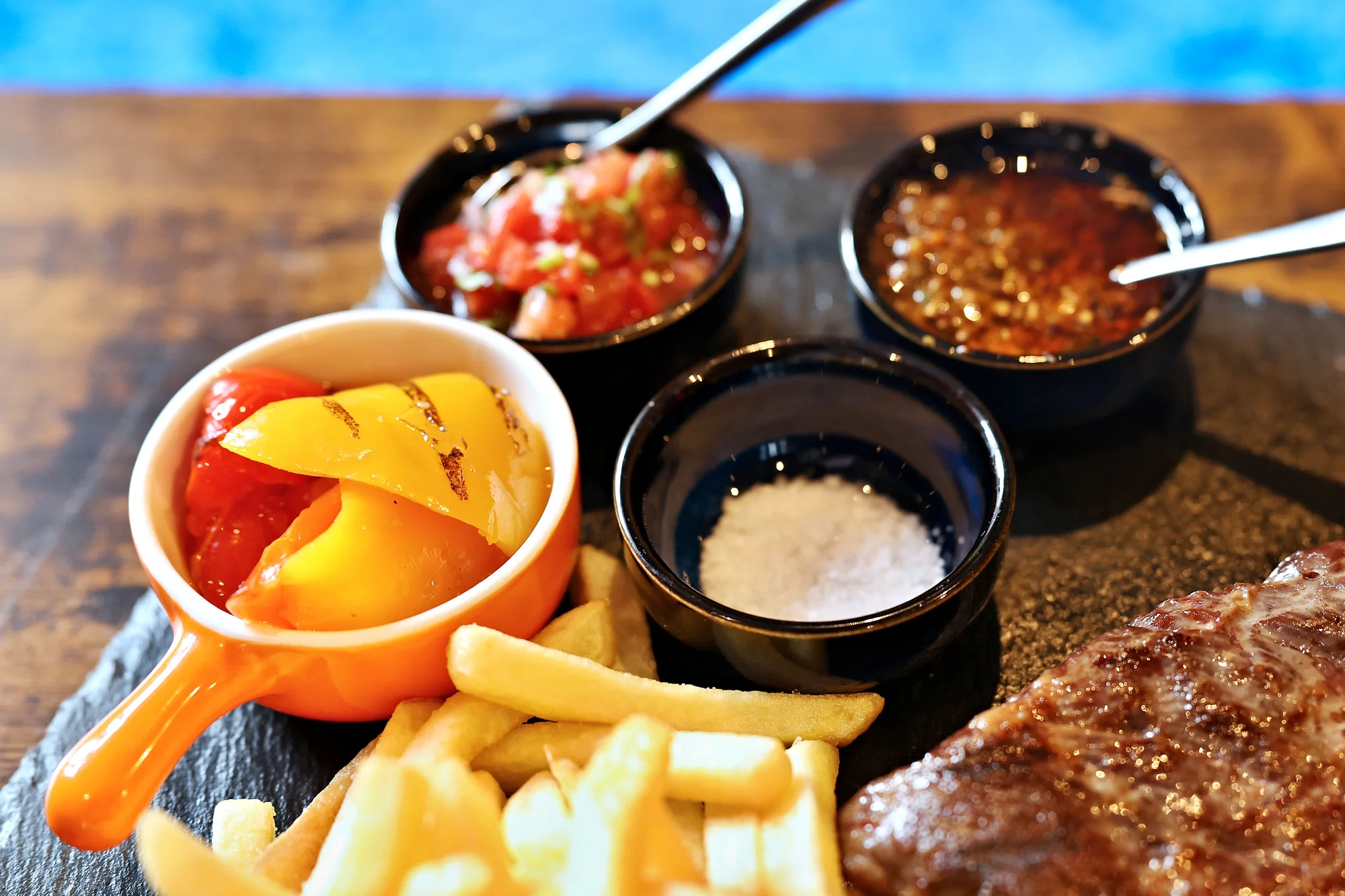 Autentický kulinářský zážitek plný grilu: argentinské asado menu s flank steakem, provoletou a vínem