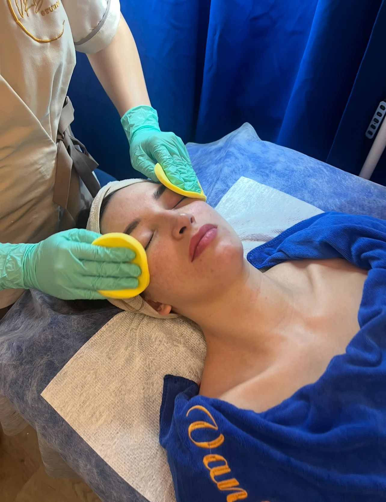 Svěží a zdravá pokožka: hloubkové čištění včetně peelingu, mikrojehličkování, korejská péče