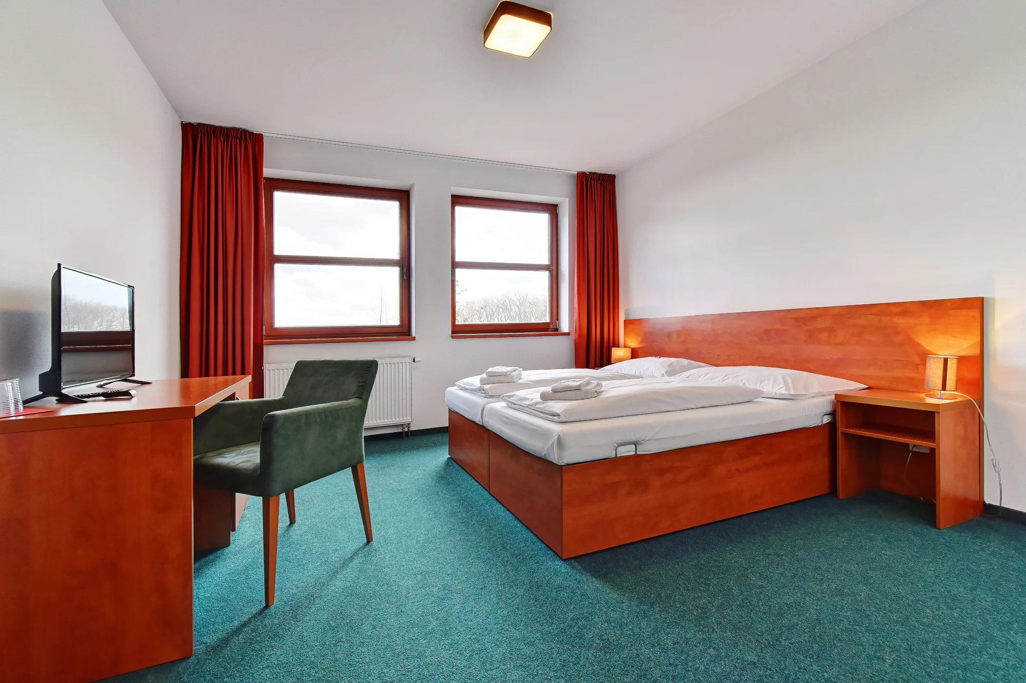 Hotel na kraji Prahy: noc pro dva nebo pobyt pro rodinu i s bowlingem a aquaparkem