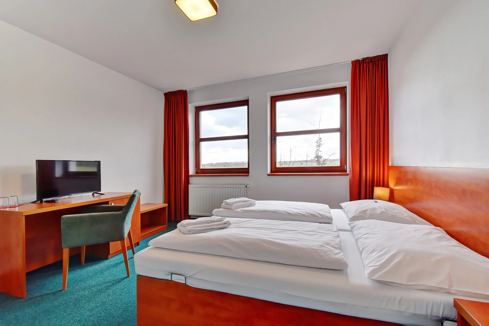 Hotel na kraji Prahy: noc pro dva nebo pobyt pro rodinu i s bowlingem a aquaparkem