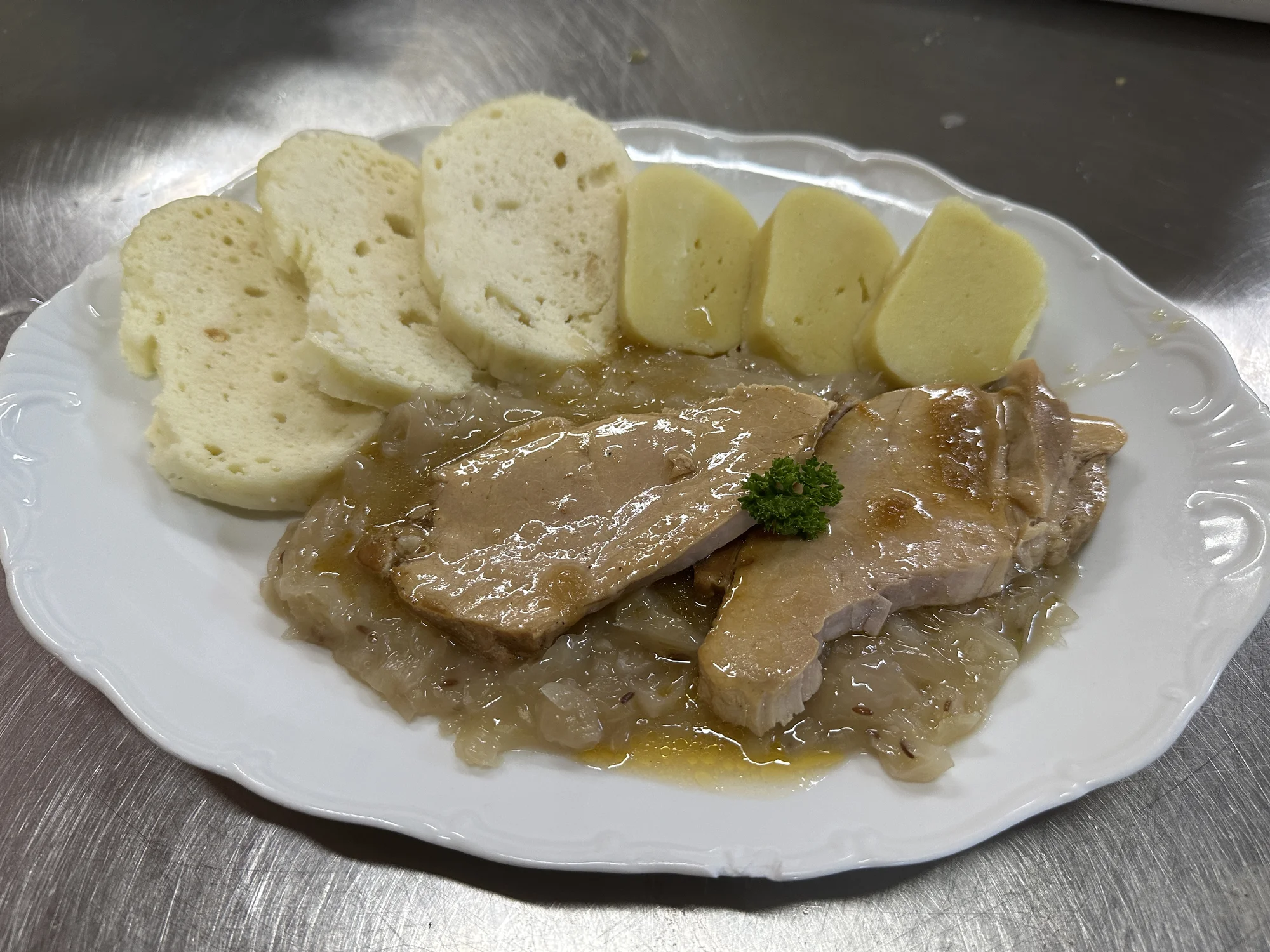 Až 2 000 Kč na cokoliv z jídelního lístku v restauraci Grasel s českou kuchyní