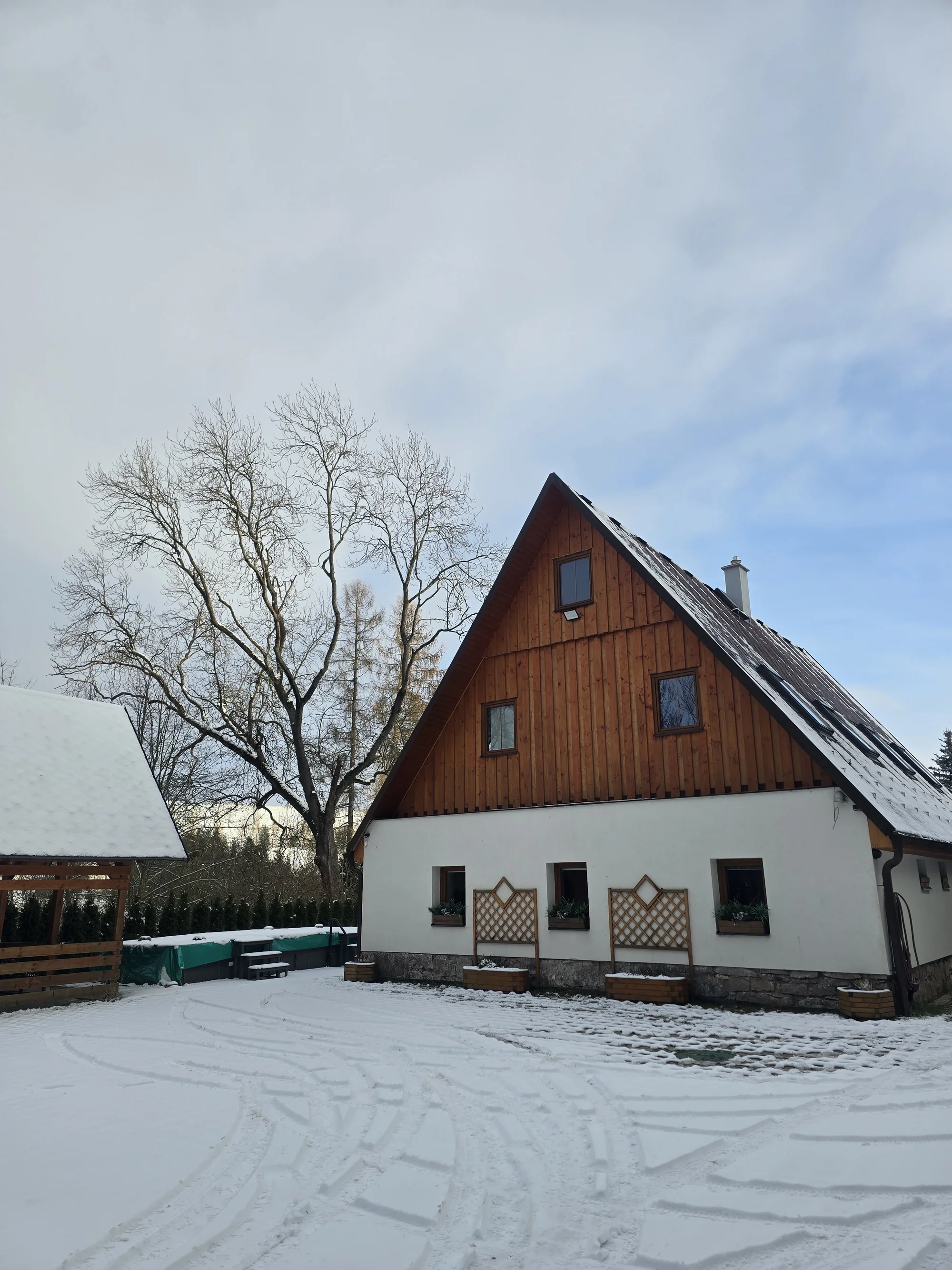 Útulná chalupa na Broumovsku: až 15 osob, ohniště, sauna i koupací sud
