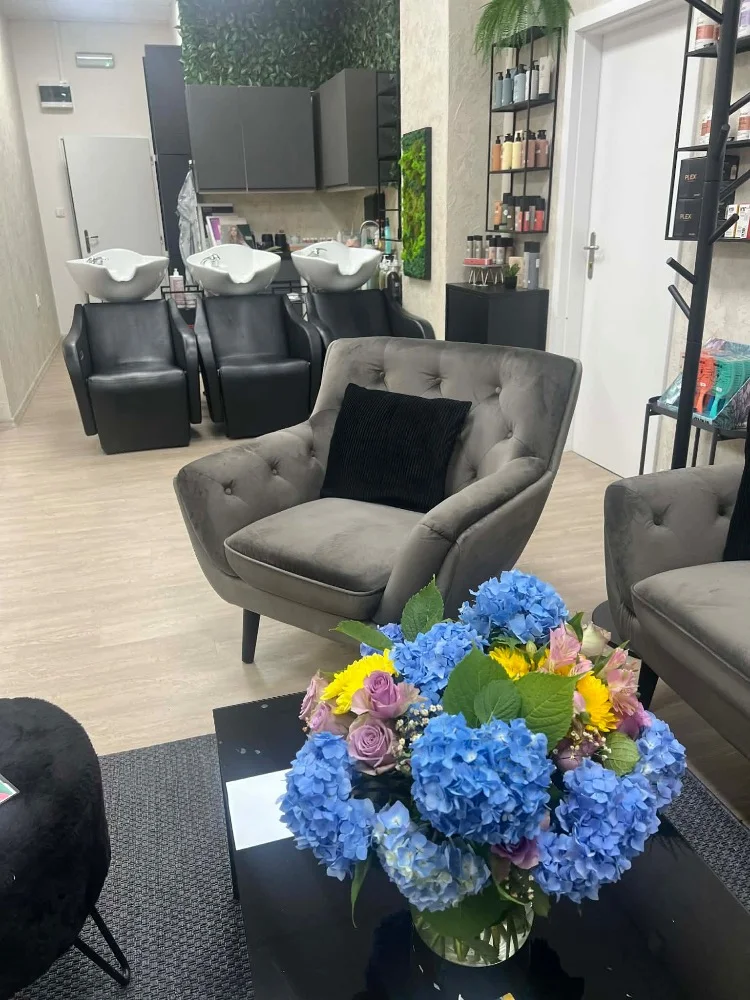 Kadeřnické balíčky vč. střihu: K-laminace, Malibu C, kúra proti krepatění i barvení