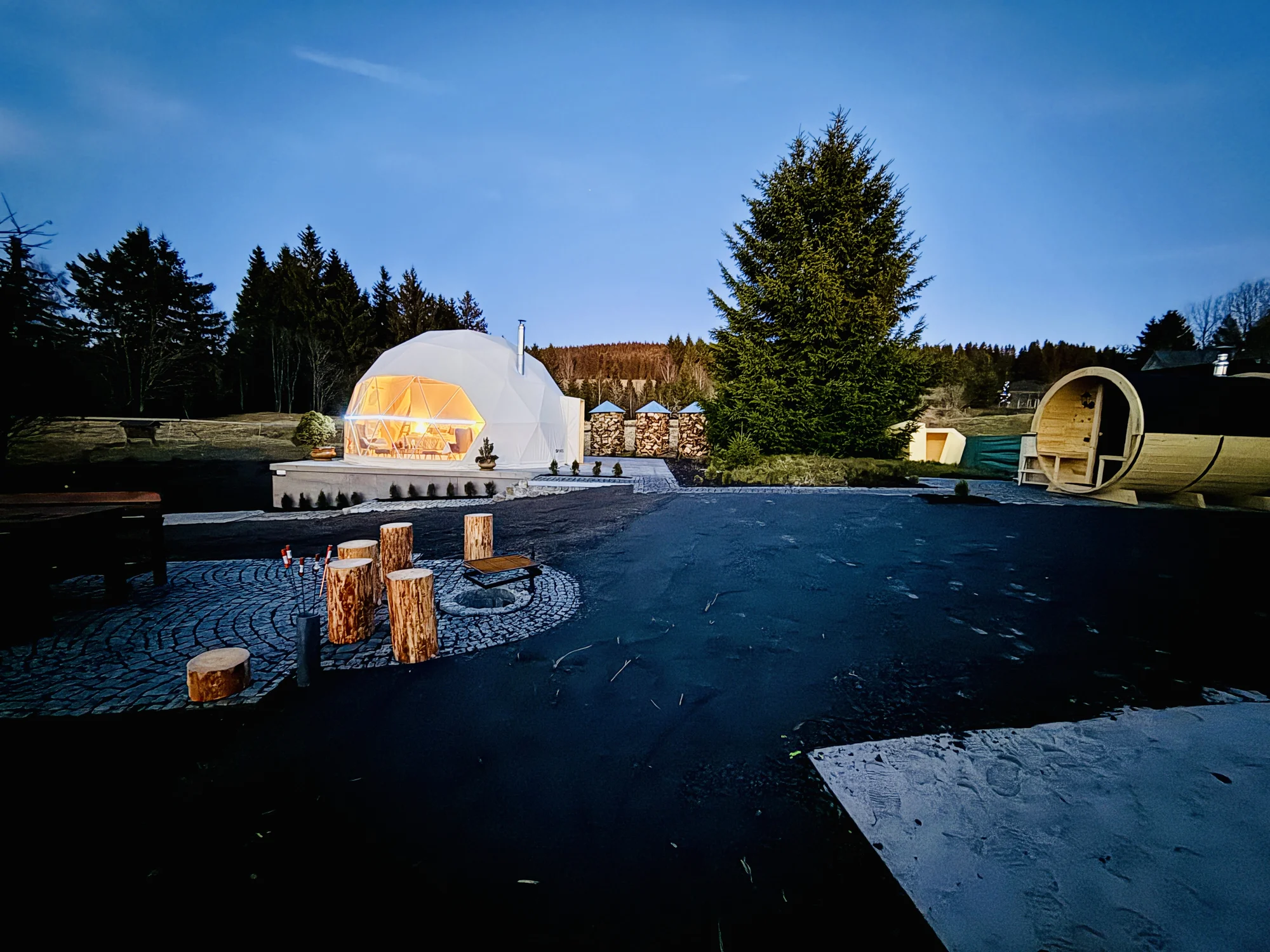 Glamping v Krušných horách: komfortně vybavený stan se saunou