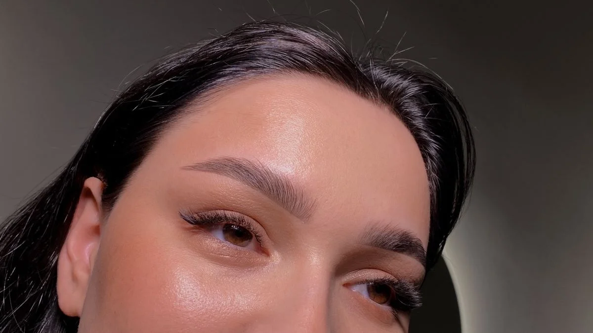 Krásné řasy a obočí: lash lifting nebo laminace obočí i s barvením