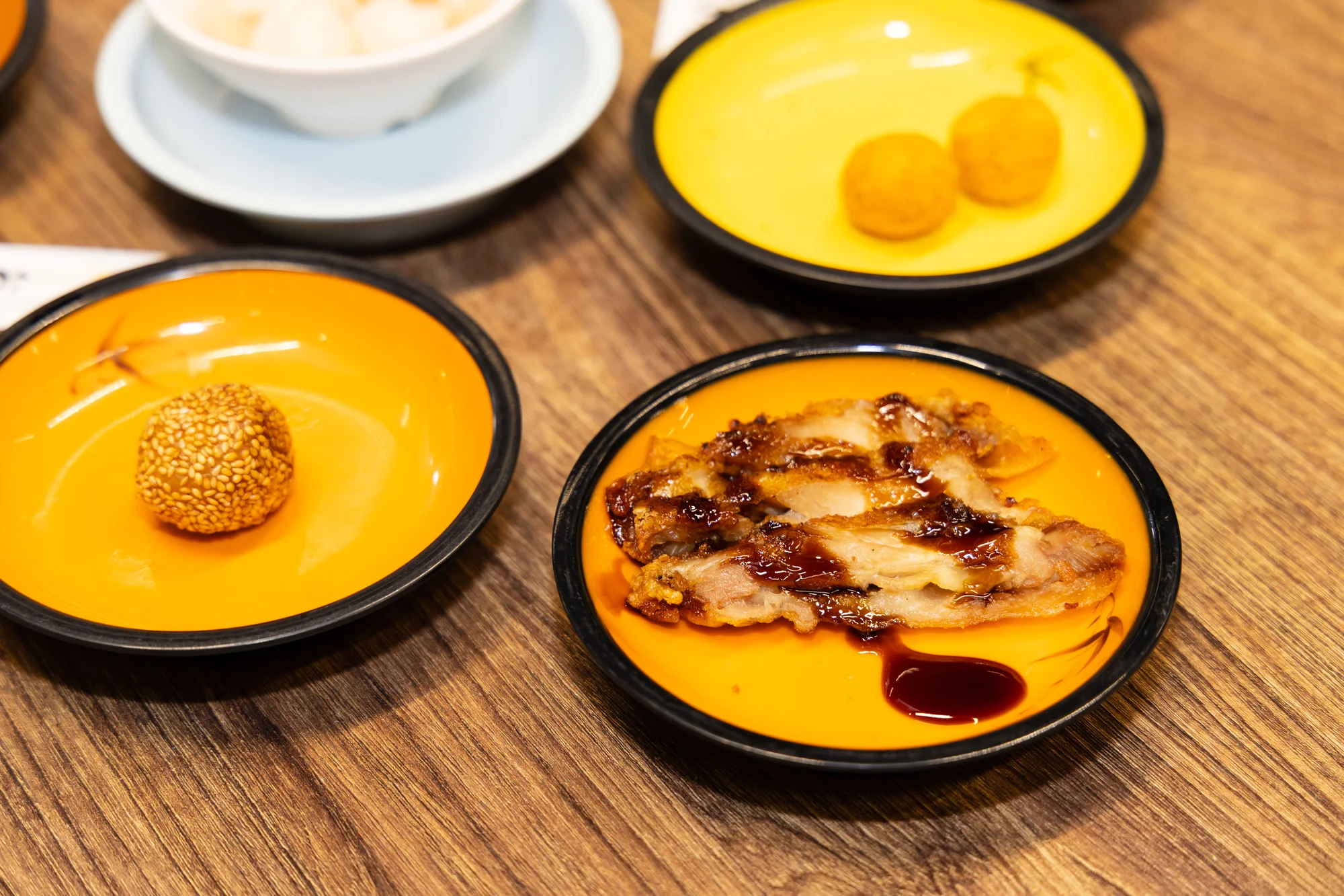 Running sushi: neomezené hodování i nealkoholické nápoje pro 1 osobu