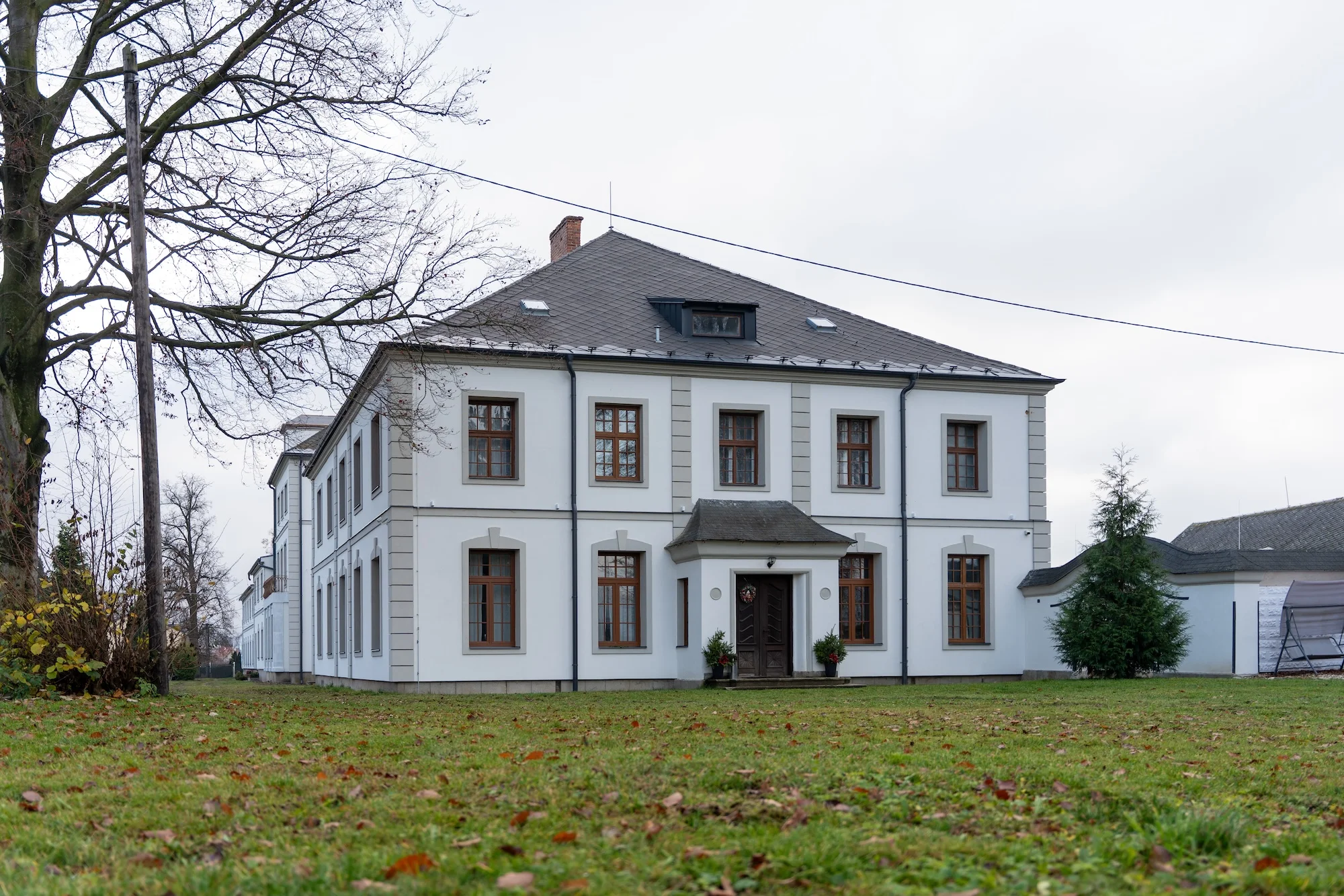 Jeseníky: apartmány až pro 8 osob v bývalém zámku, možnost snídaní na pokoj i privátního wellness