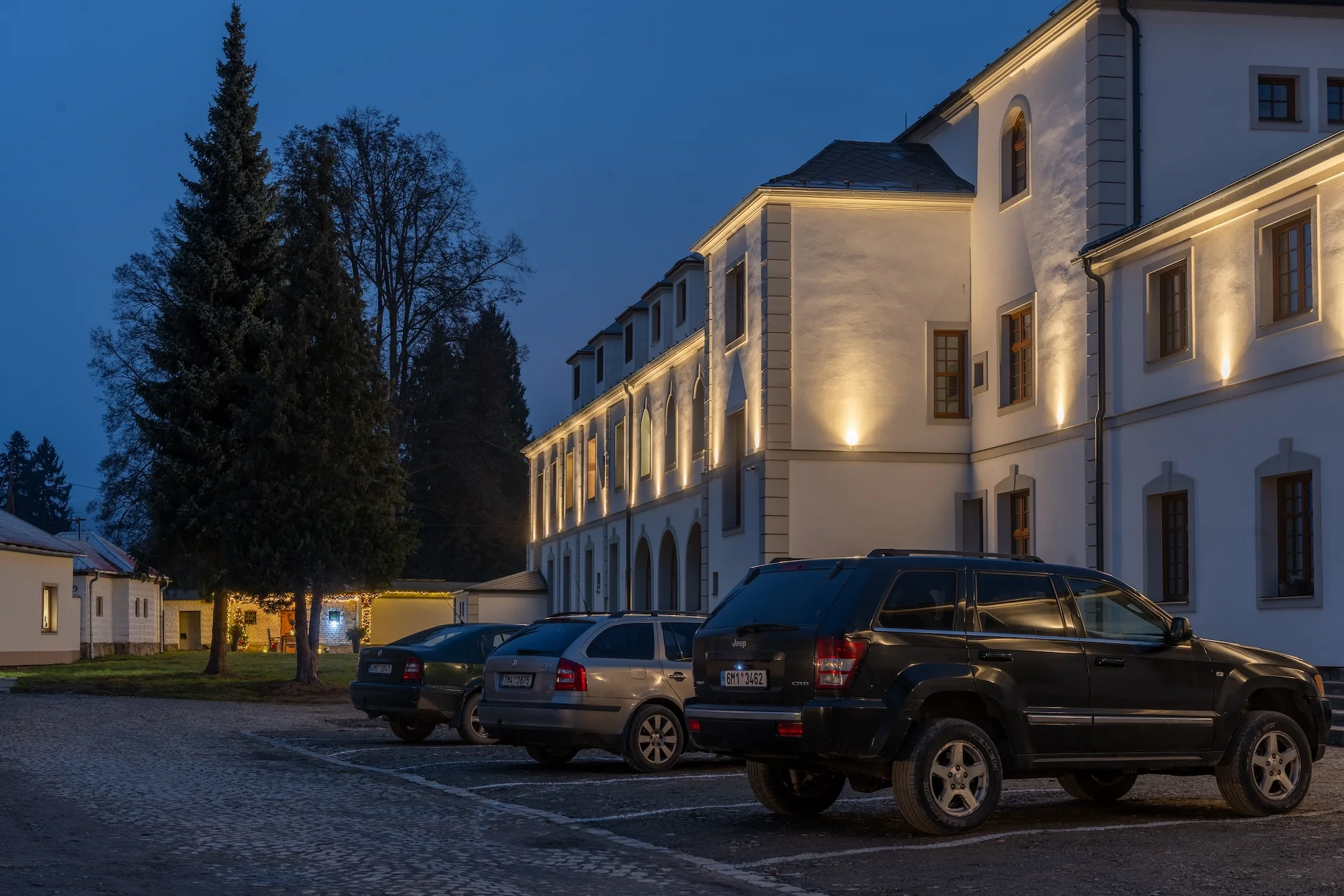 Jeseníky: apartmány až pro 8 osob v bývalém zámku, možnost snídaní na pokoj i privátního wellness