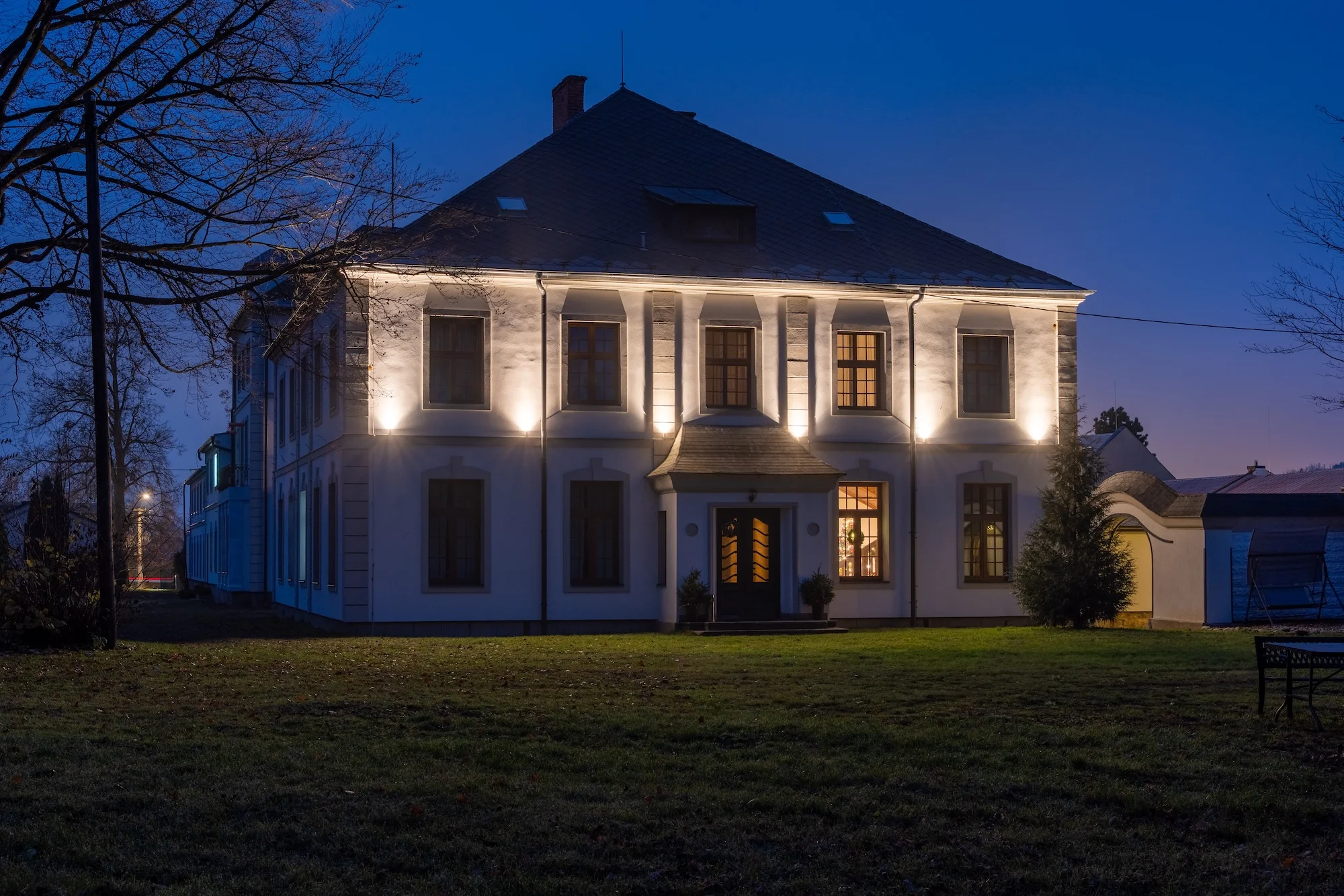 Jeseníky: apartmány až pro 8 osob v bývalém zámku, možnost snídaní na pokoj i privátního wellness