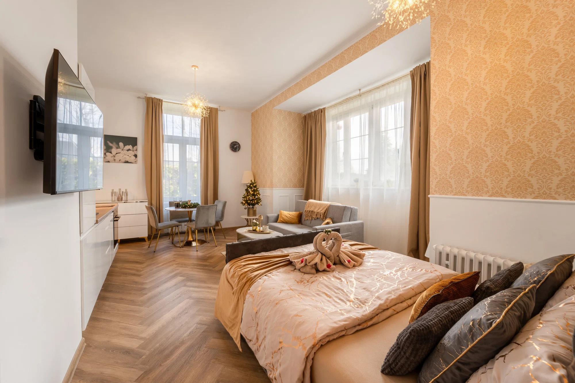 Jeseníky: apartmány až pro 8 osob v bývalém zámku, možnost snídaní na pokoj i privátního wellness