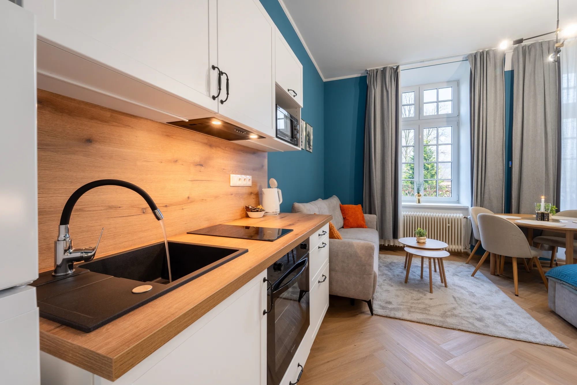 Jeseníky: apartmány až pro 8 osob v bývalém zámku, možnost snídaní na pokoj i privátního wellness