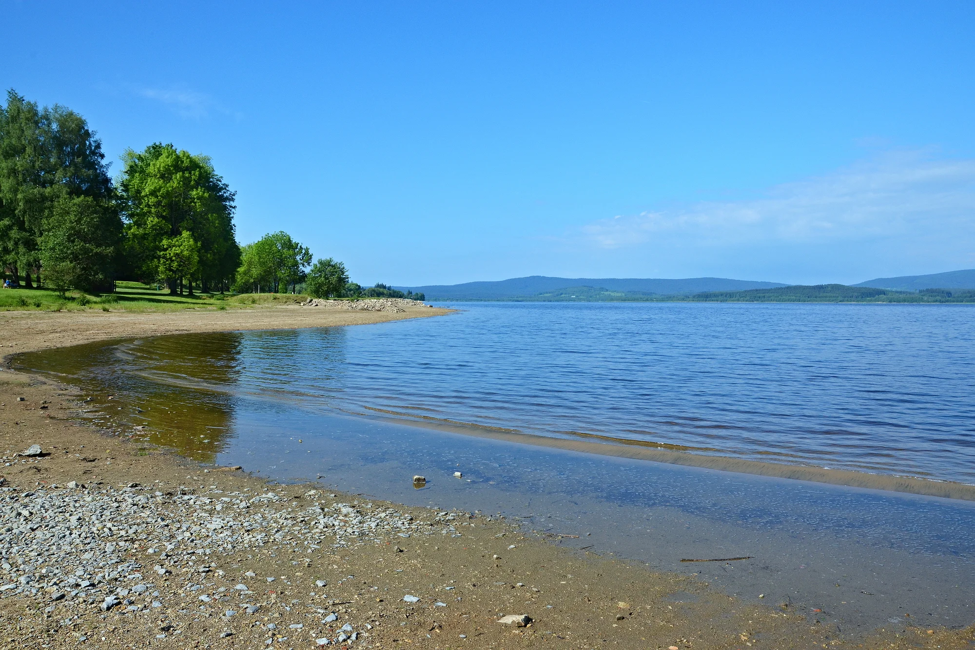 Pobyt u Lipna: chata až pro 6 osob s vlastní venkovní vířivkou, půjčení kol
