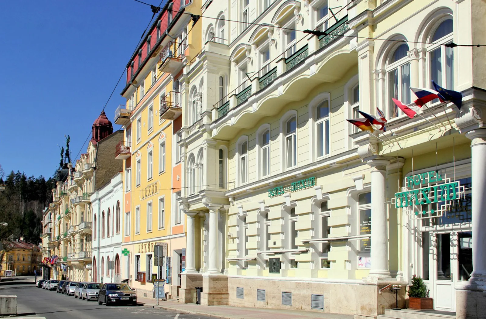 Wellness pobyt v historickém 4* hotelu v Mariánských Lázních: polopenze, až 6 procedur a bazén