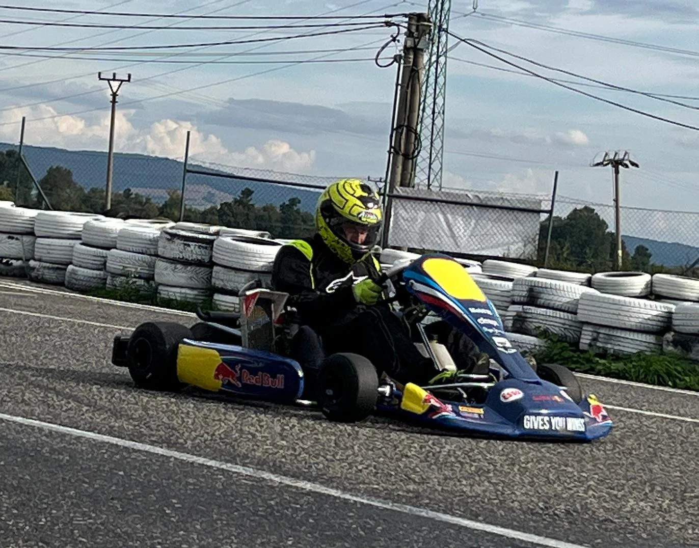 Jízda v závodní motokáře: 1–3 kola na letištním či závodním okruhu