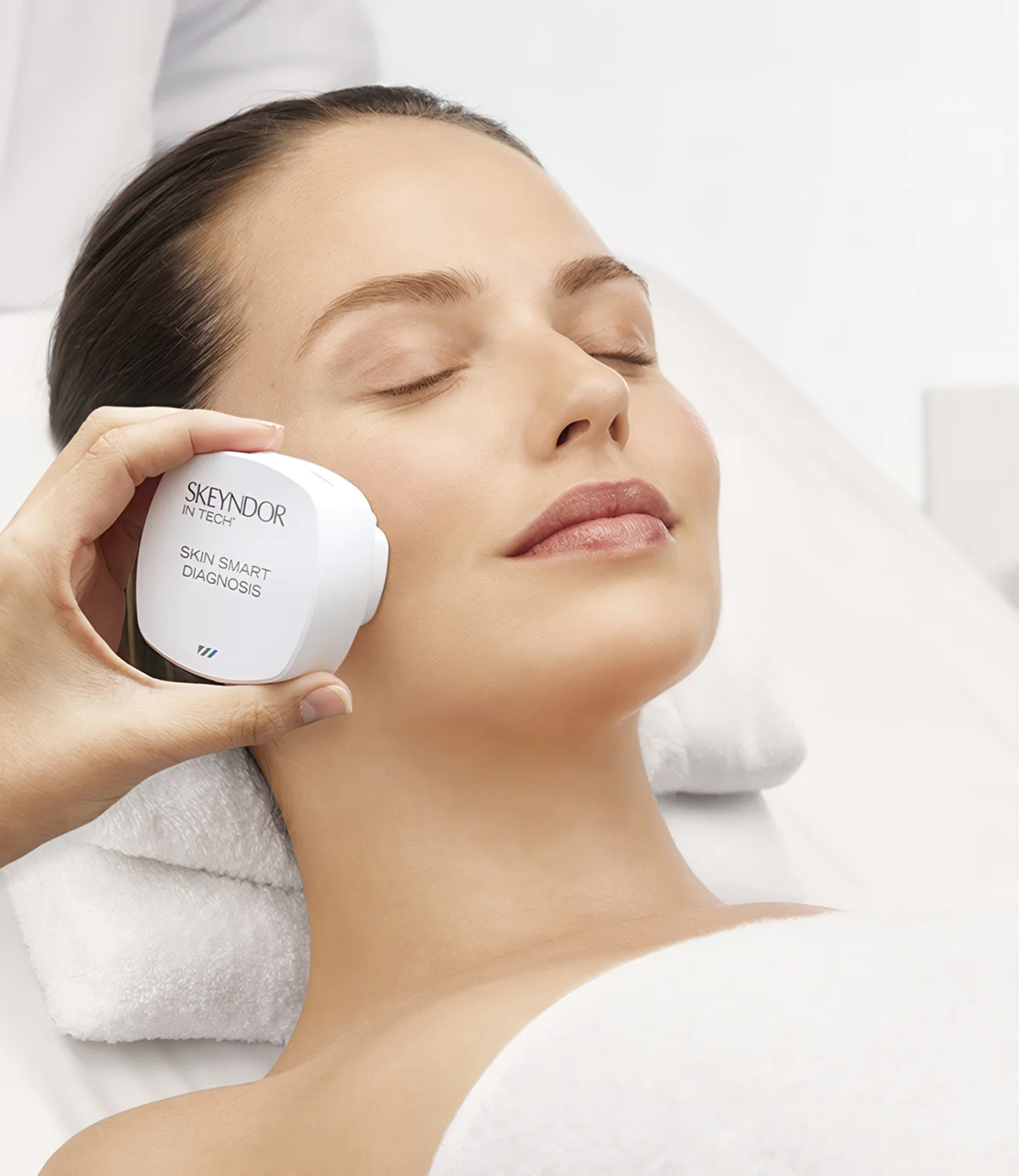 Ošetření značkou Skeyndor: diagnostika pleti, hloubkové čištění, peeling i masáž, 75 minut