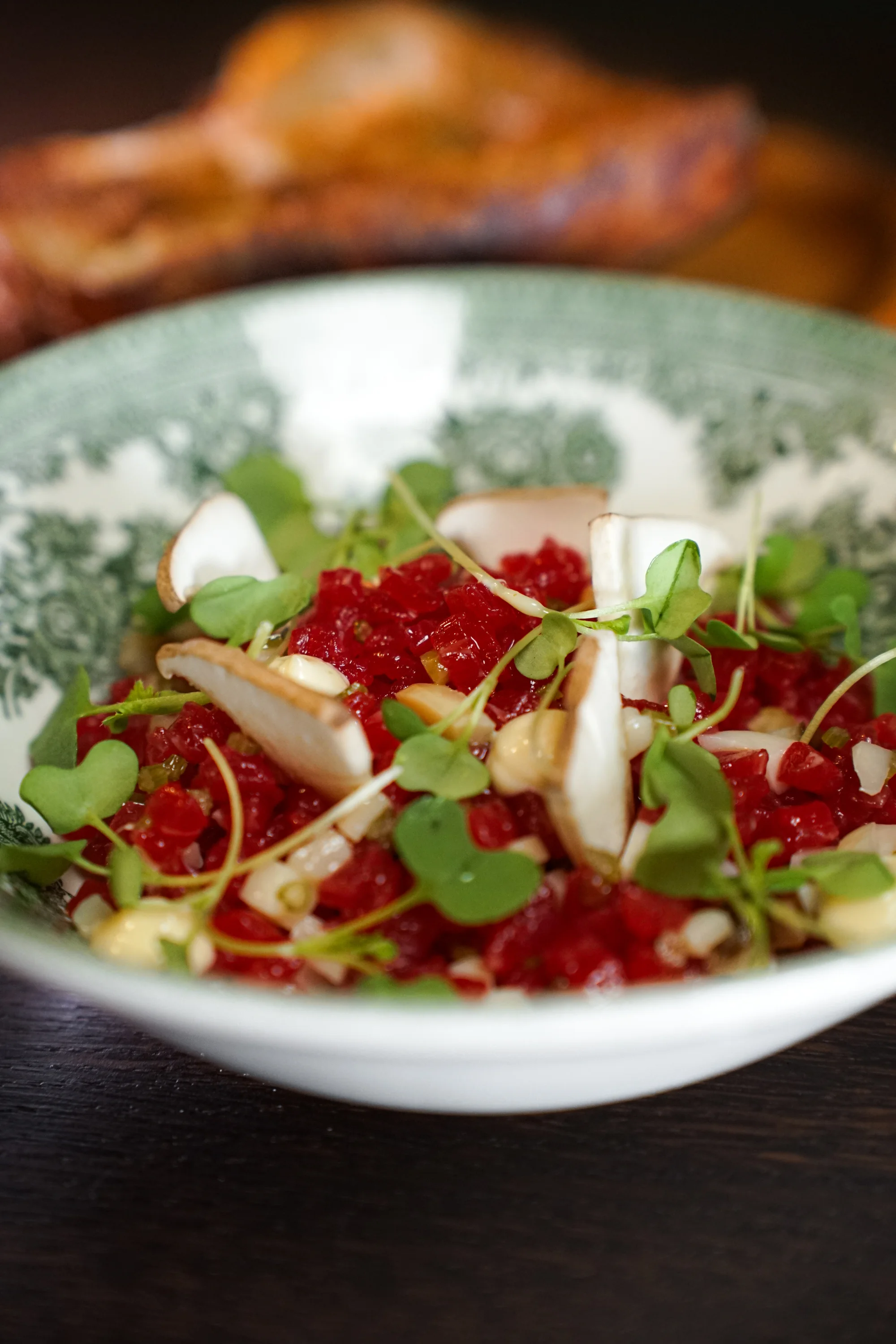 Degustační menu pro 2 osoby: hovězí tatarák, kachna, crème brûlée i koktejly