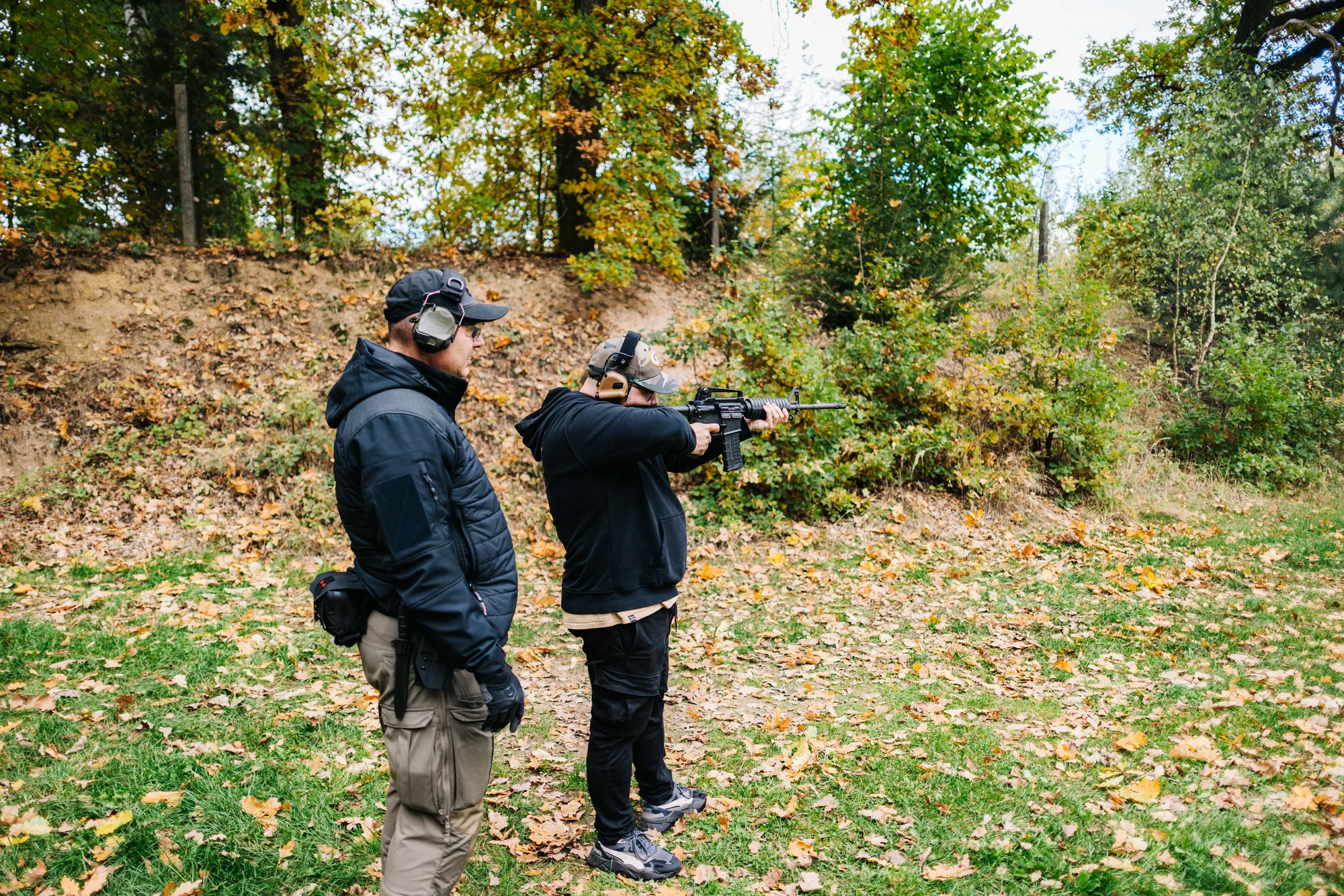 Dynamická zážitková střelba z krátkých i dlouhých zbraní, 114 výstřelů, 2–3 hodiny