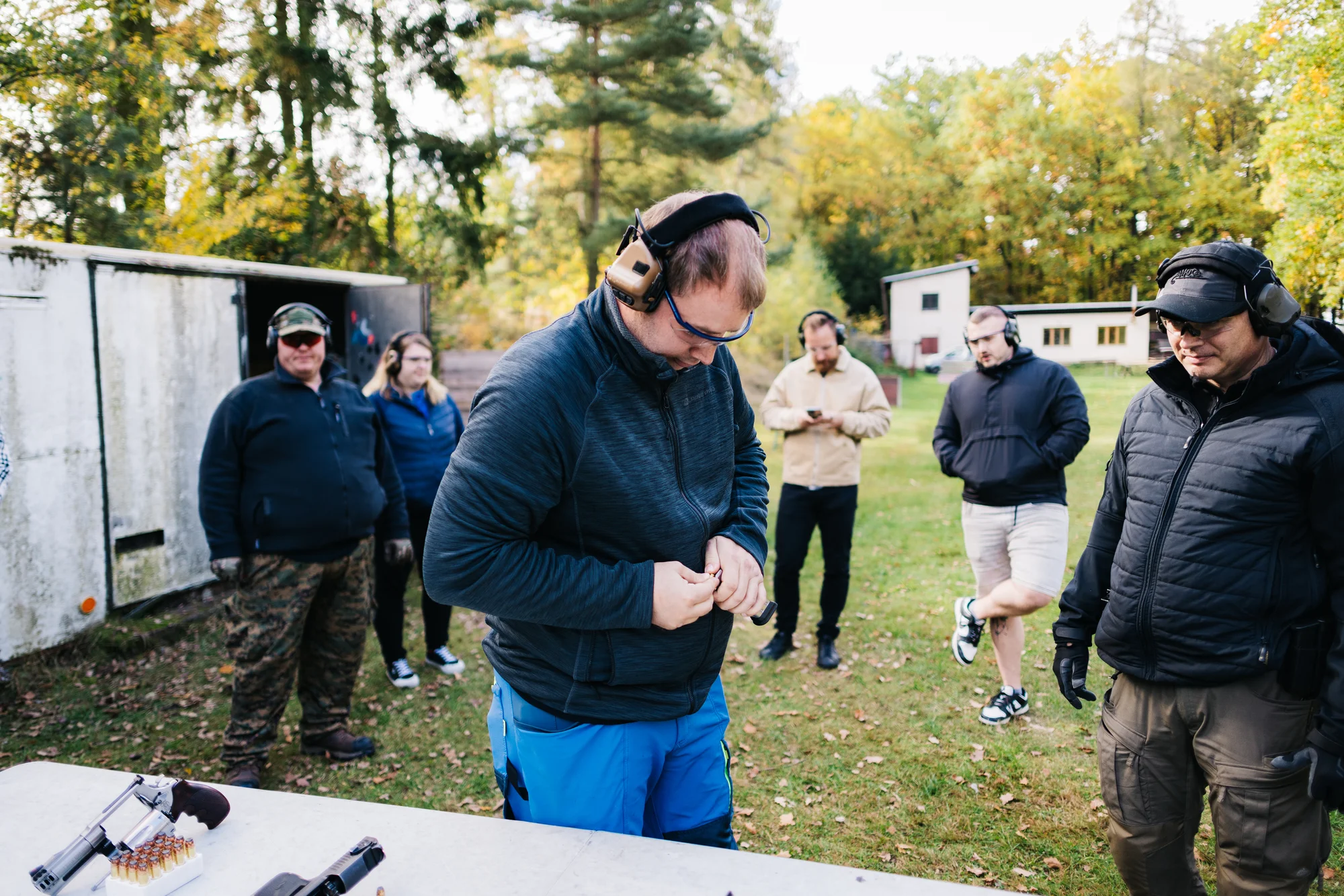Dynamická zážitková střelba z krátkých i dlouhých zbraní, 114 výstřelů, 2–3 hodiny