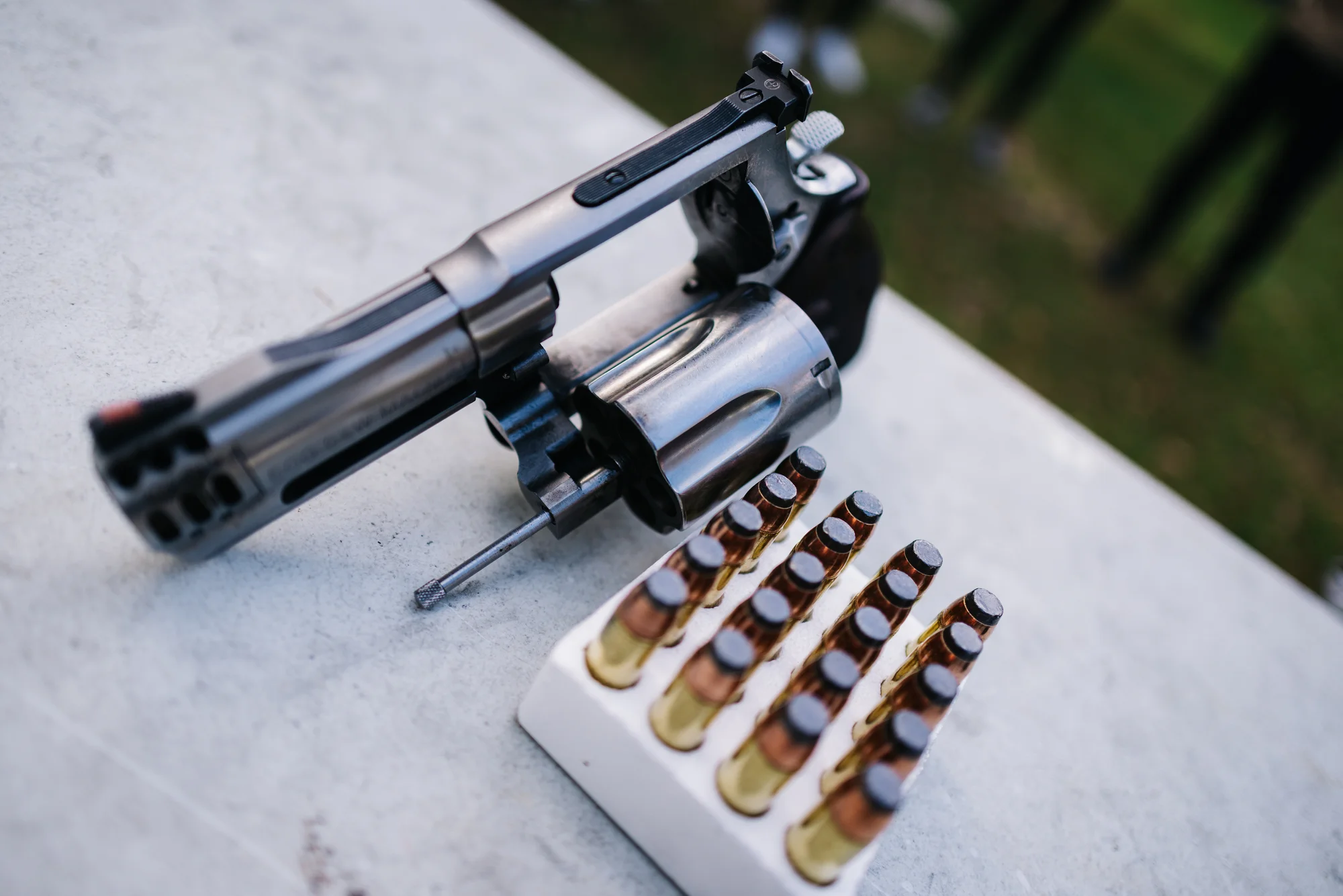 Dynamická zážitková střelba z krátkých i dlouhých zbraní, 114 výstřelů, 2–3 hodiny