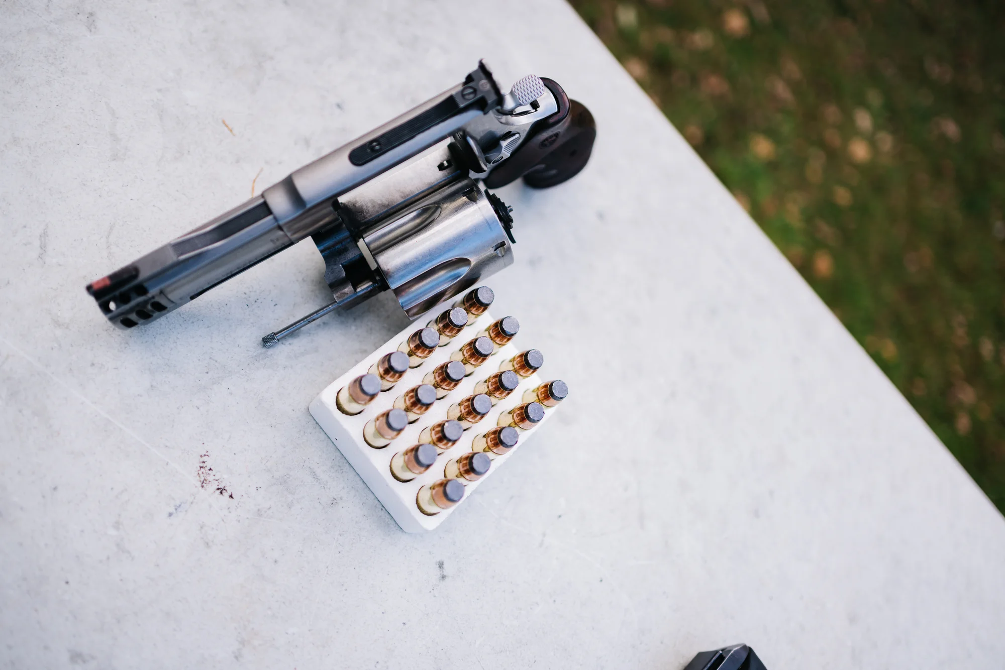 Dynamická zážitková střelba z krátkých i dlouhých zbraní, 114 výstřelů, 2–3 hodiny