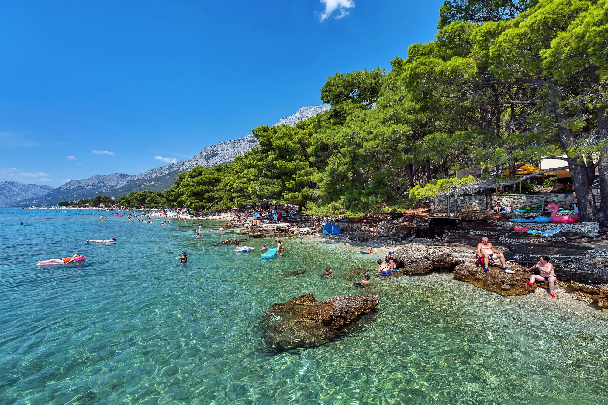 Dovolená v Bašce Vodě se snídaní či polopenzí plus, resort hned u pláže