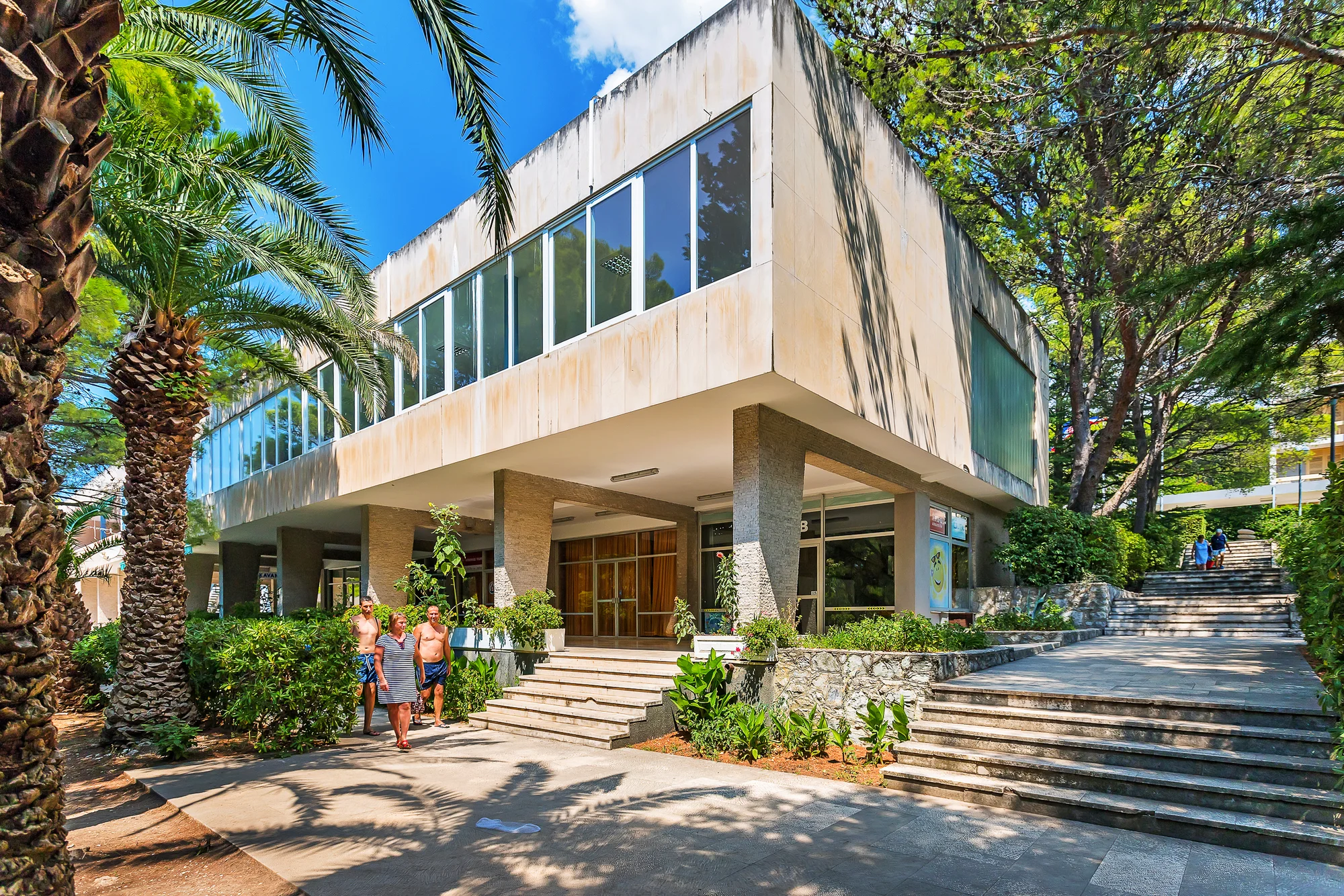 Dovolená v Bašce Vodě se snídaní či polopenzí plus, resort hned u pláže