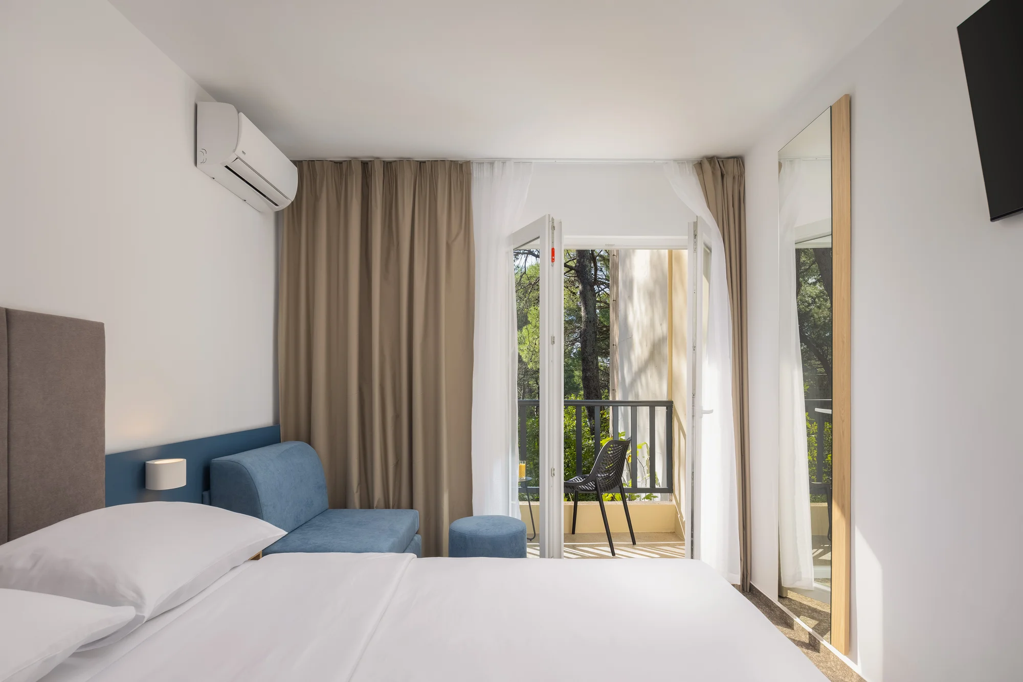 Dovolená v Bašce Vodě se snídaní či polopenzí plus, resort hned u pláže