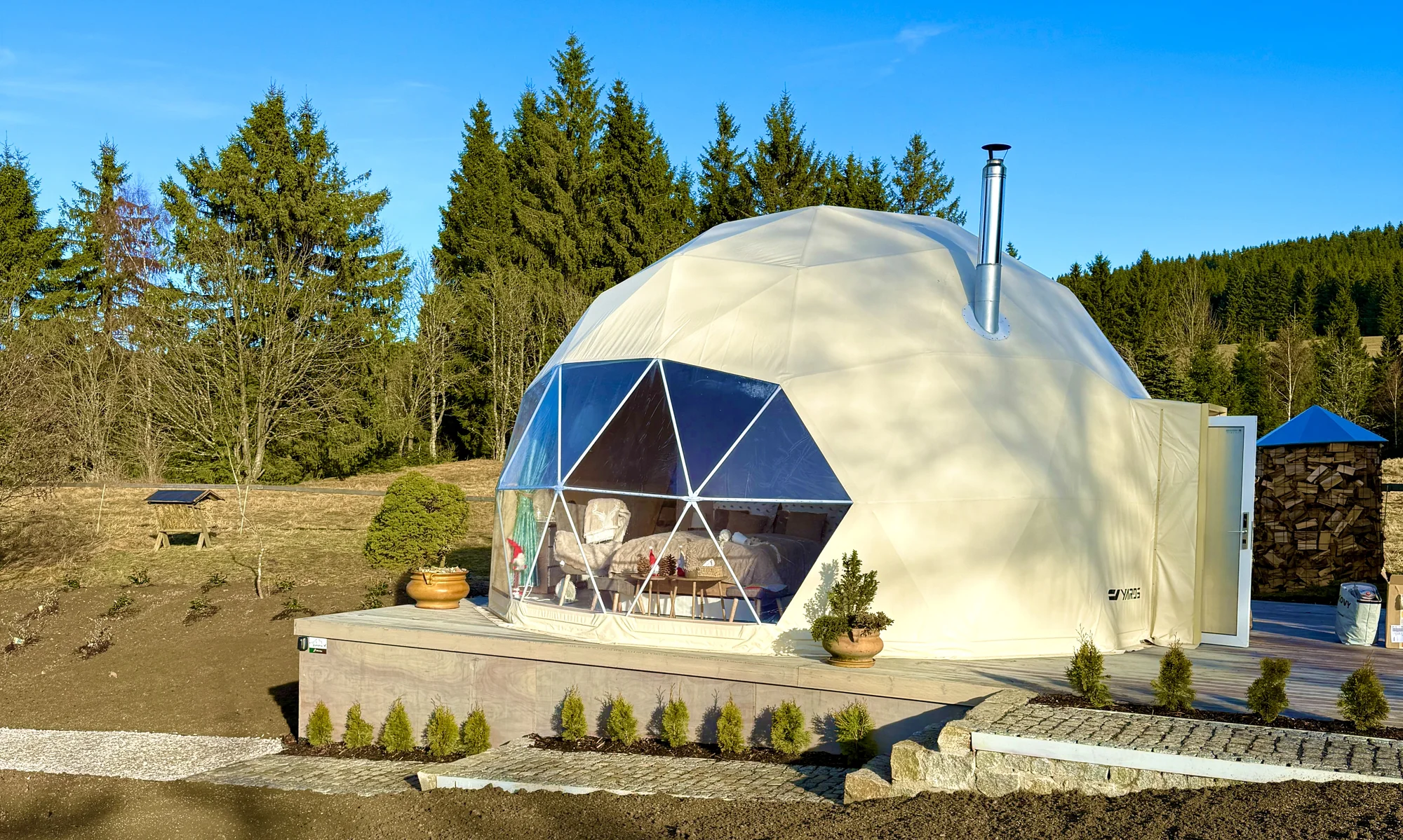 Glamping v Krušných horách: komfortně vybavený stan se saunou