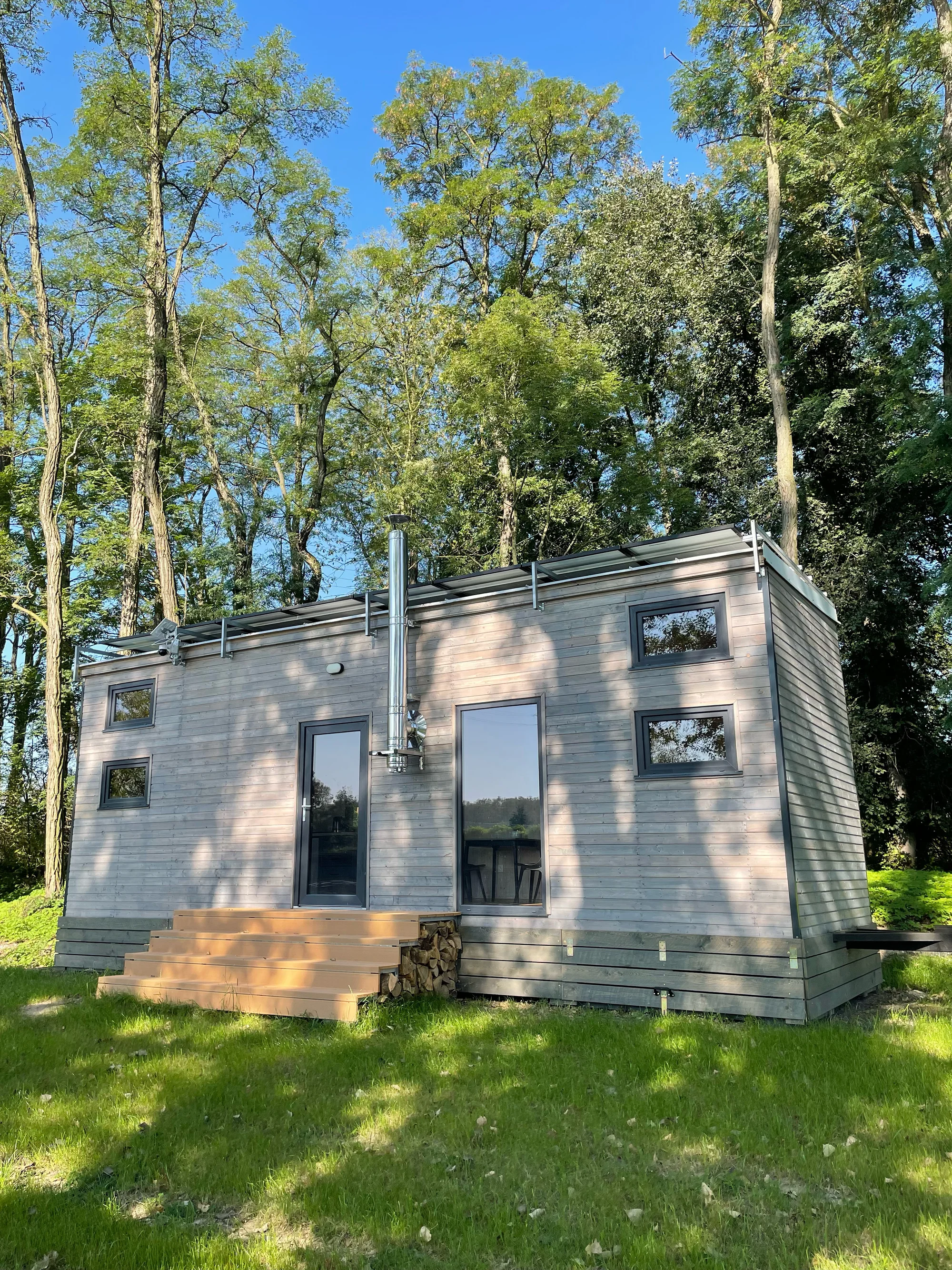 Krásný a plně vybavený tiny house na břehu Labe až pro 4 osoby