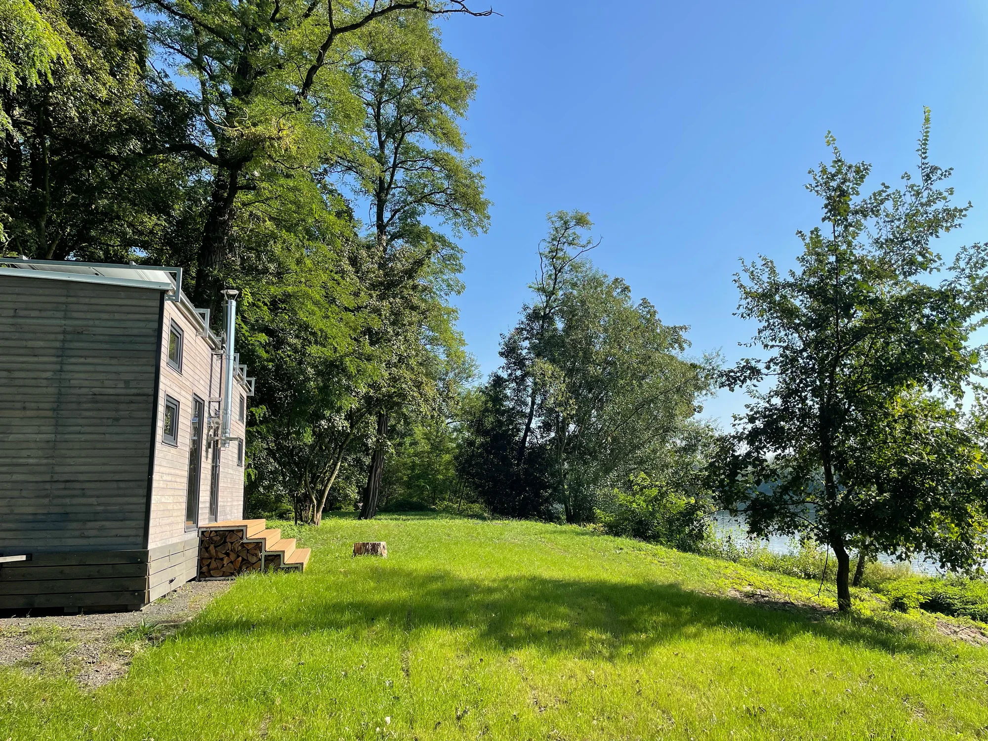 Krásný a plně vybavený tiny house na břehu Labe až pro 4 osoby