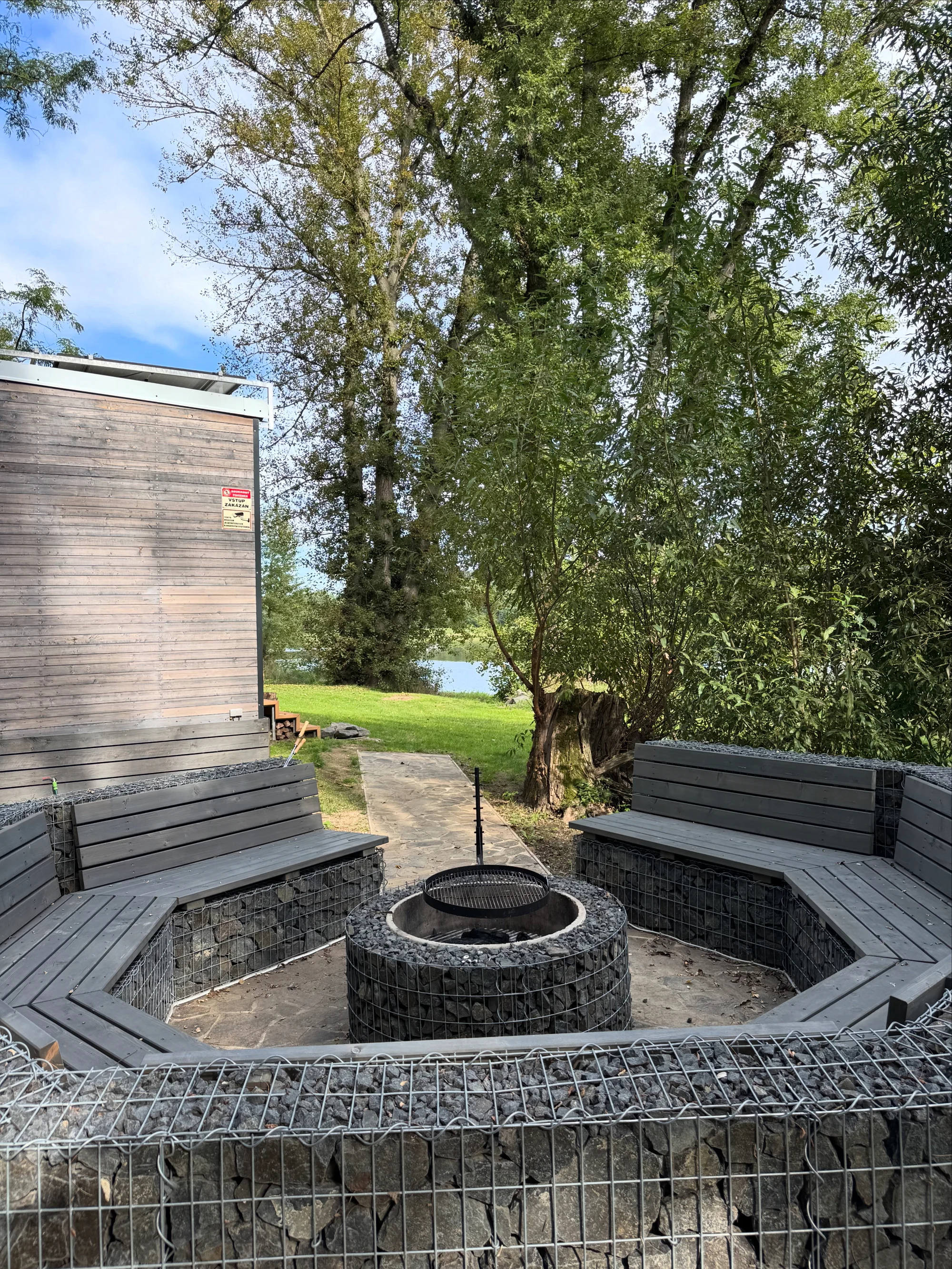 Krásný a plně vybavený tiny house na břehu Labe až pro 4 osoby