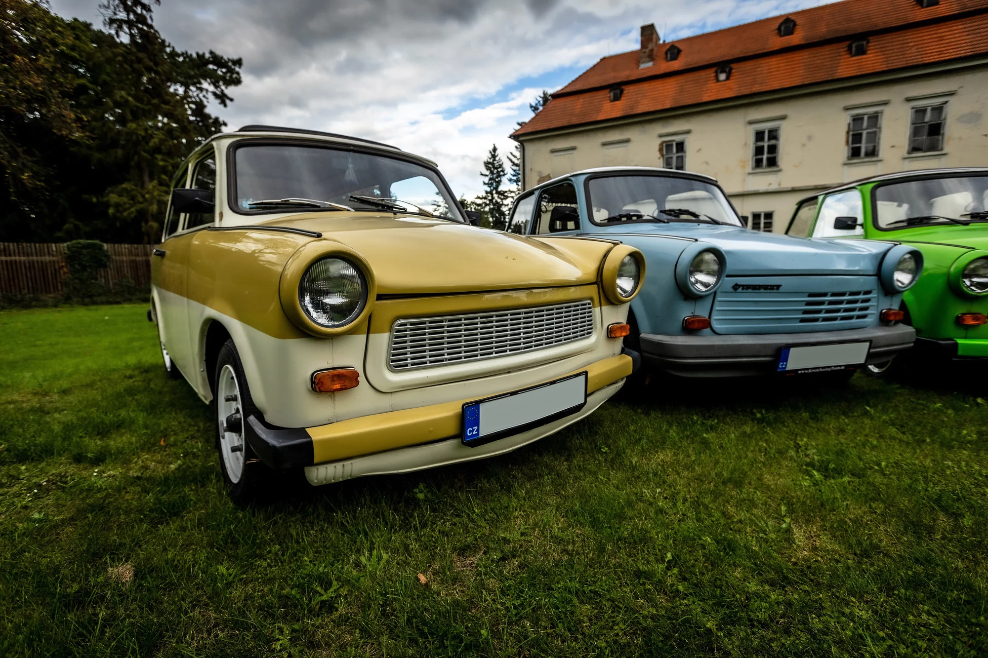 Komentovaná prohlídka Trabant muzea a hodinová vyjížďka Trabantem s řidičem pro 2 osoby