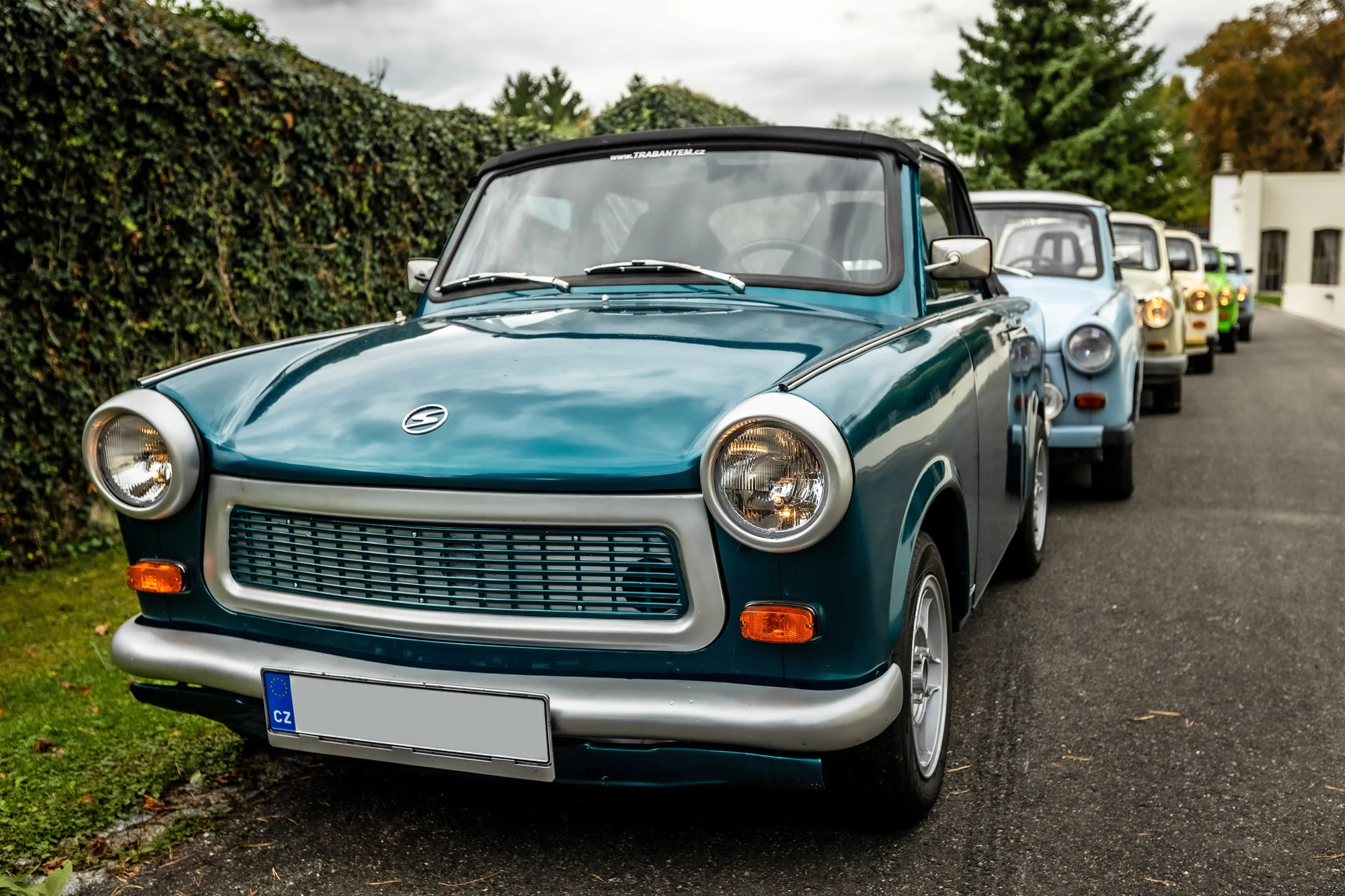 Komentovaná prohlídka Trabant muzea a hodinová vyjížďka Trabantem s řidičem pro 2 osoby