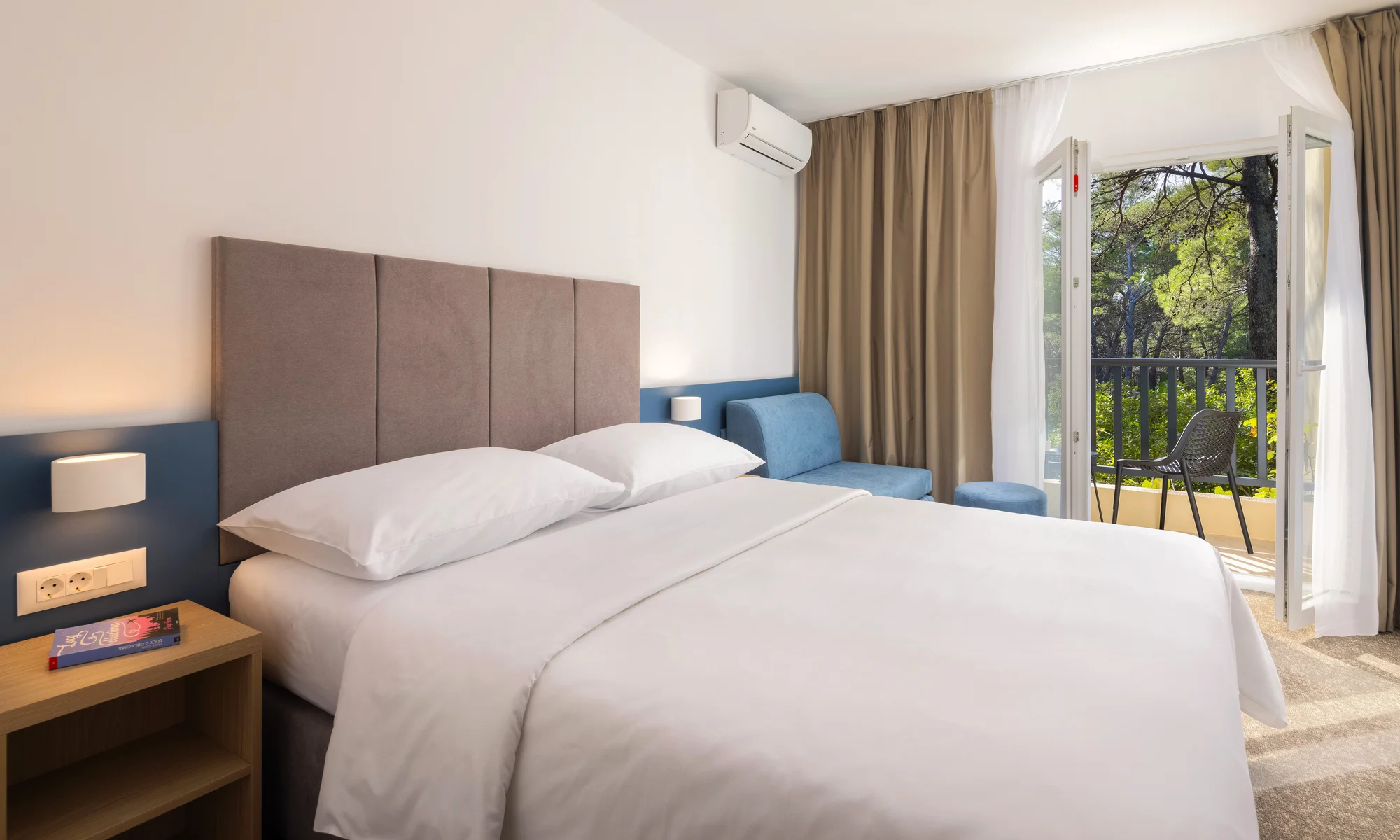 Dovolená v Bašce Vodě se snídaní či polopenzí plus, resort hned u pláže