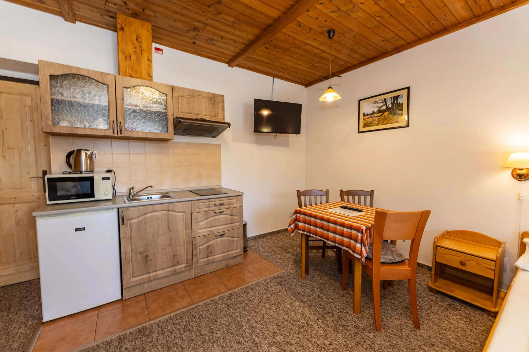 Pobyt v příjemné chatě v srdci Šumavy: polopenze i káva a zákusek